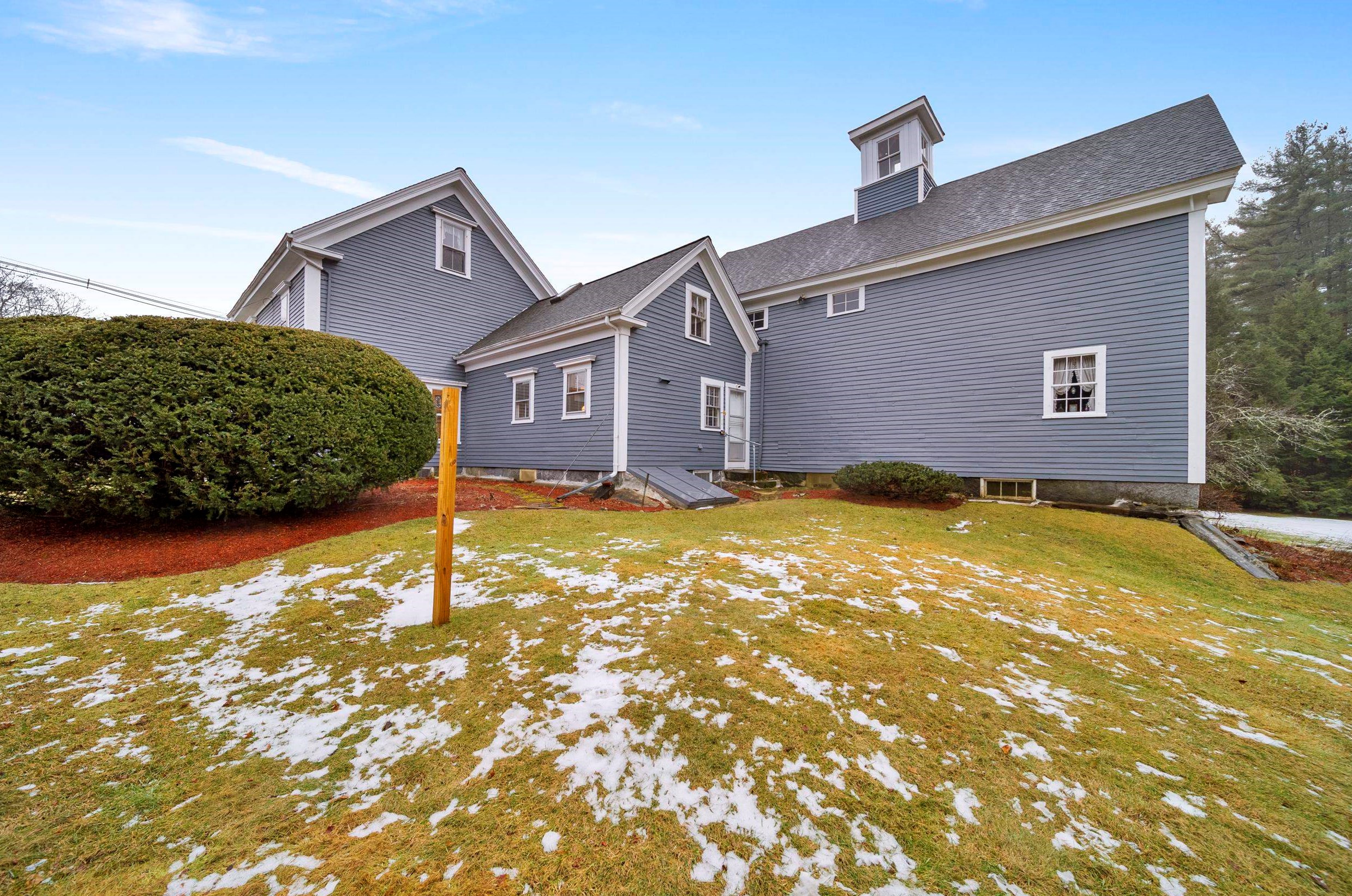 20 Lawrence Rd, Salem NH  03079-3237 exterior