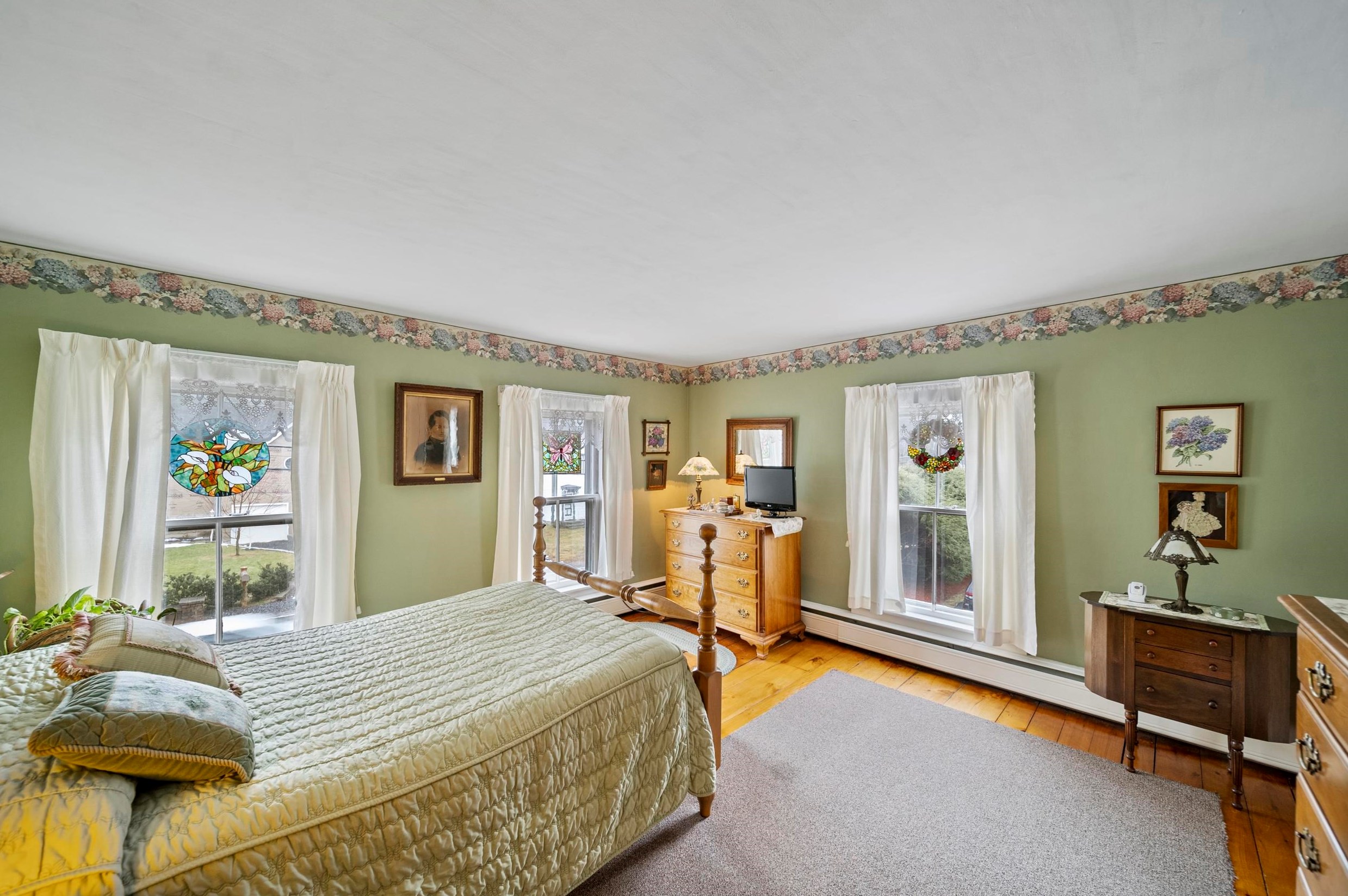 20 Lawrence Rd, Salem NH  03079-3237 exterior