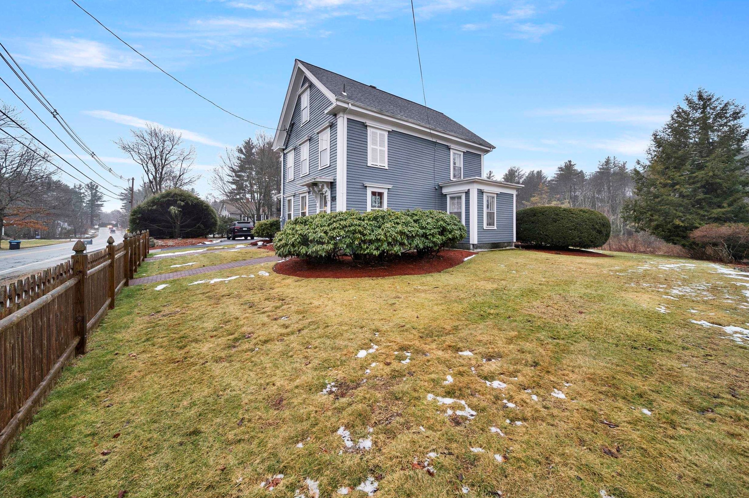 20 Lawrence Rd, Salem NH  03079-3237 exterior