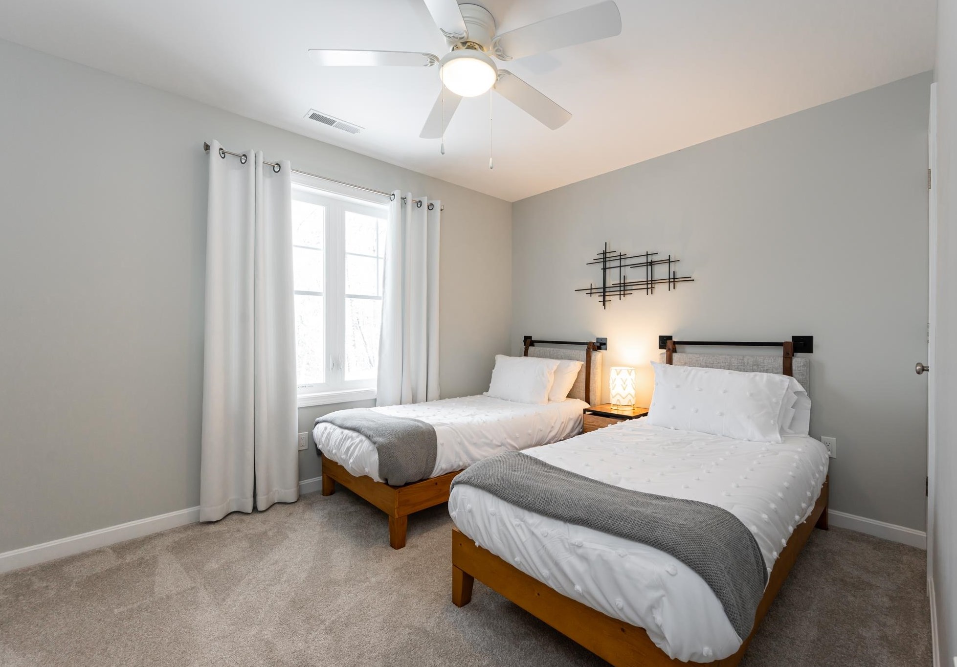 165 Knollwood Way, Manchester NH  03102 exterior