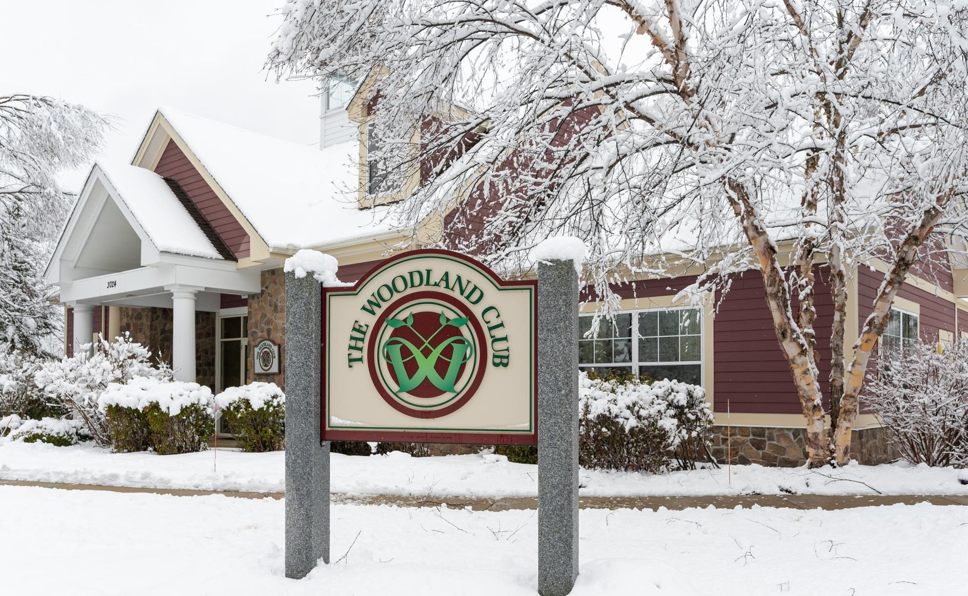 165 Knollwood Way, Manchester NH  03102 exterior