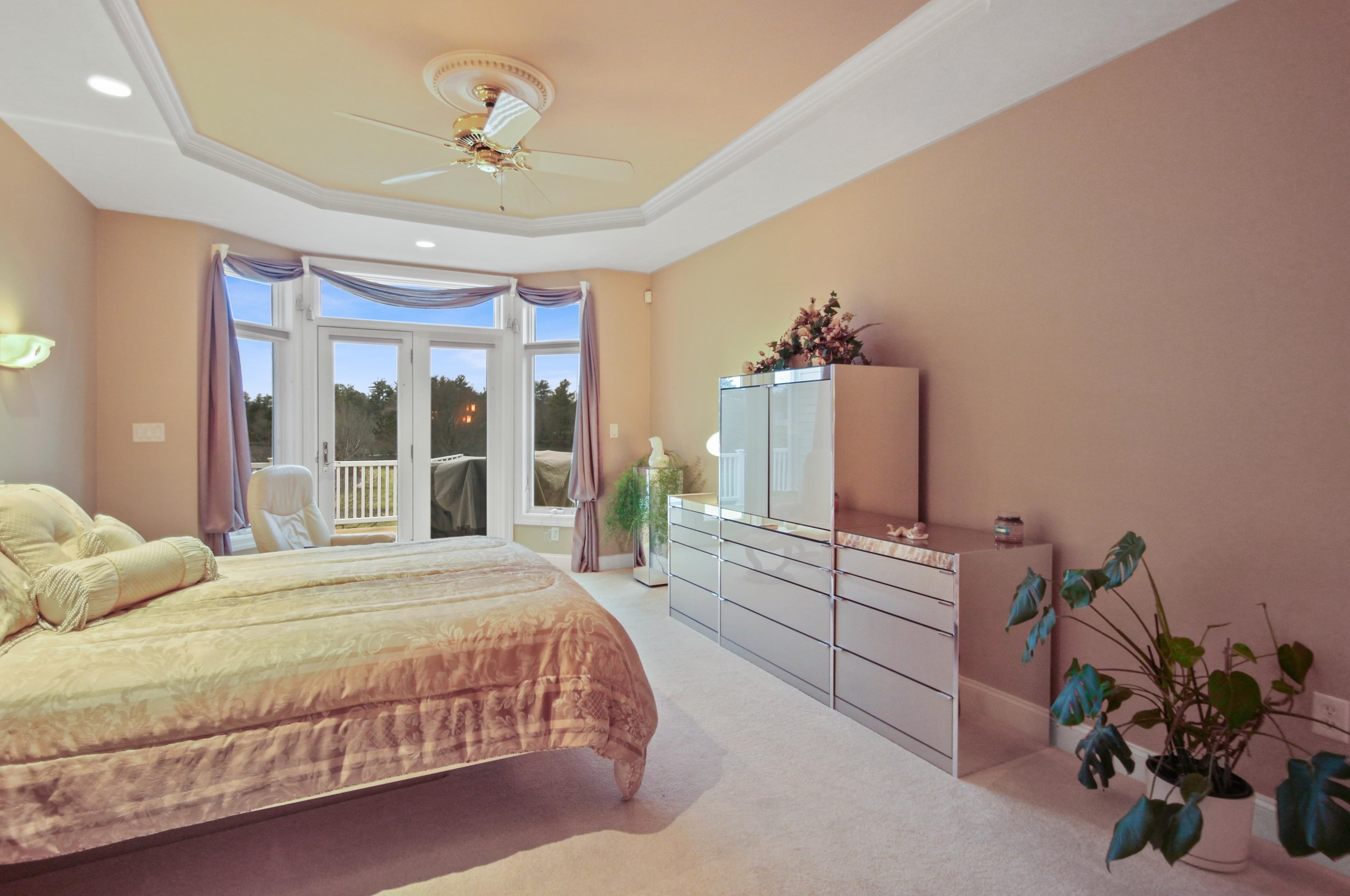 55 Hawkins Glen Dr, Salem NH  03079-1878 exterior