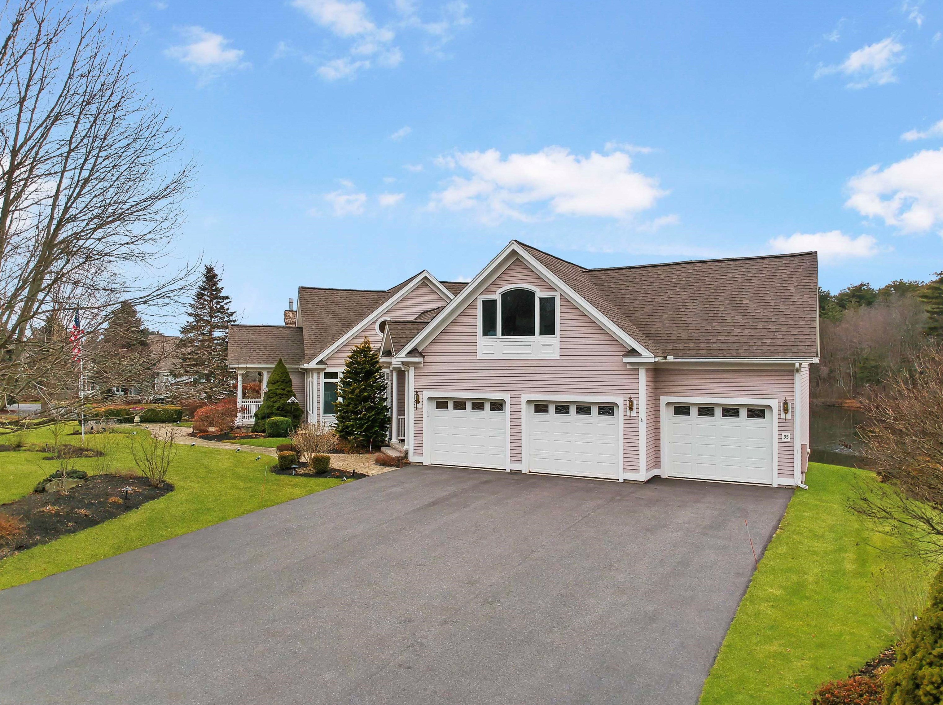 55 Hawkins Glen Dr, Salem NH  03079-1878 exterior