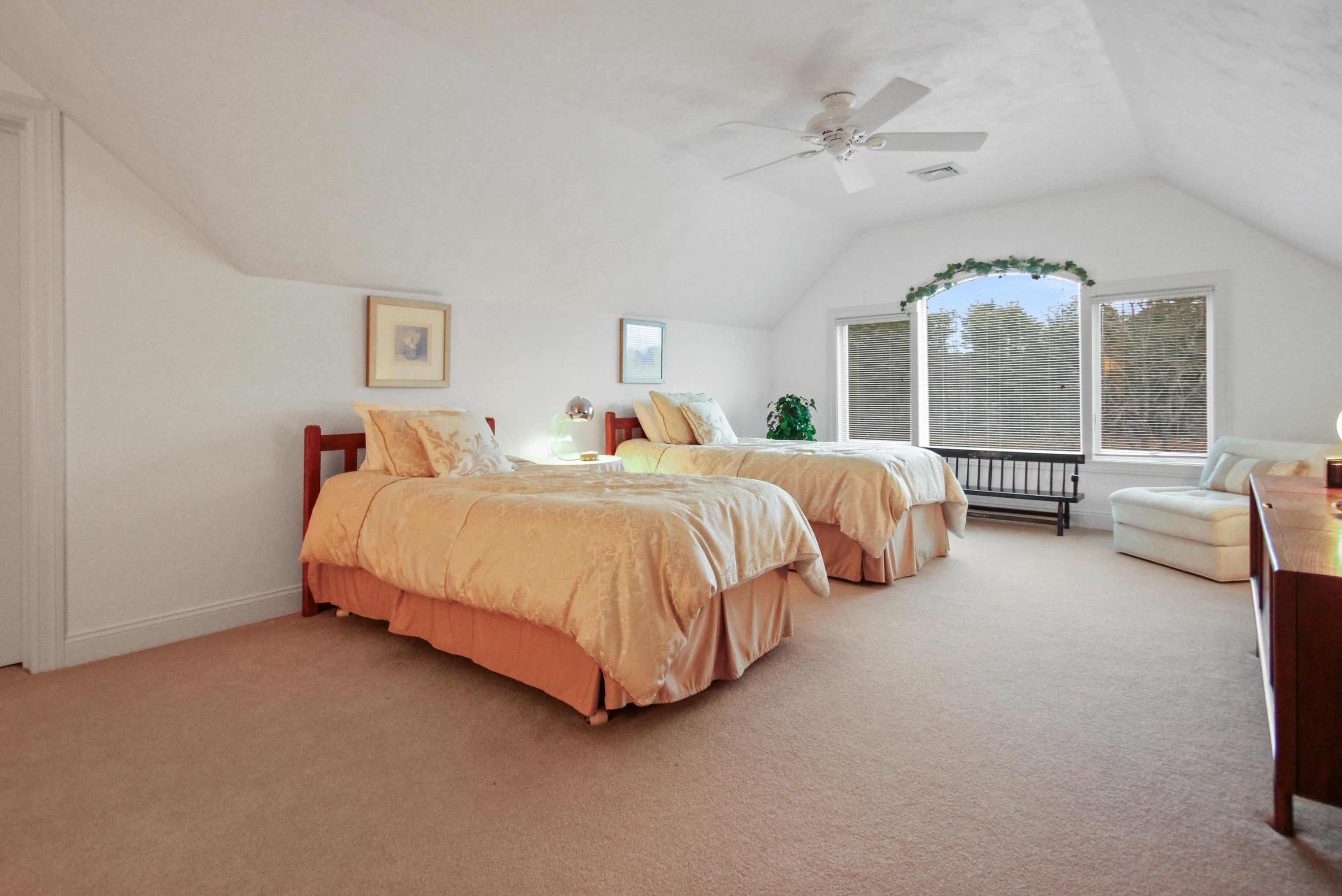 55 Hawkins Glen Dr, Salem NH  03079-1878 exterior