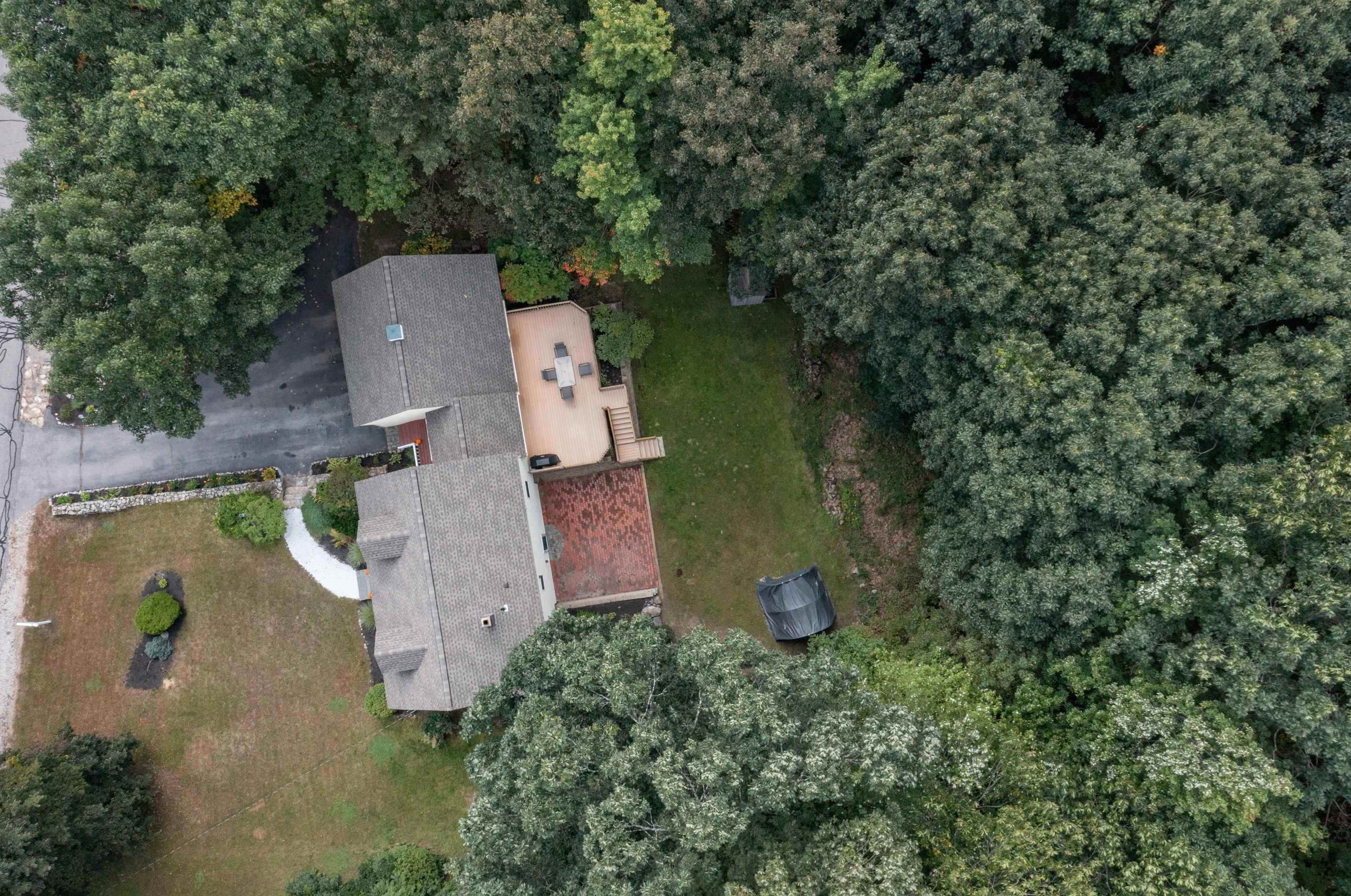 13 Helen Dr, Manchester NH  03106-2005 exterior