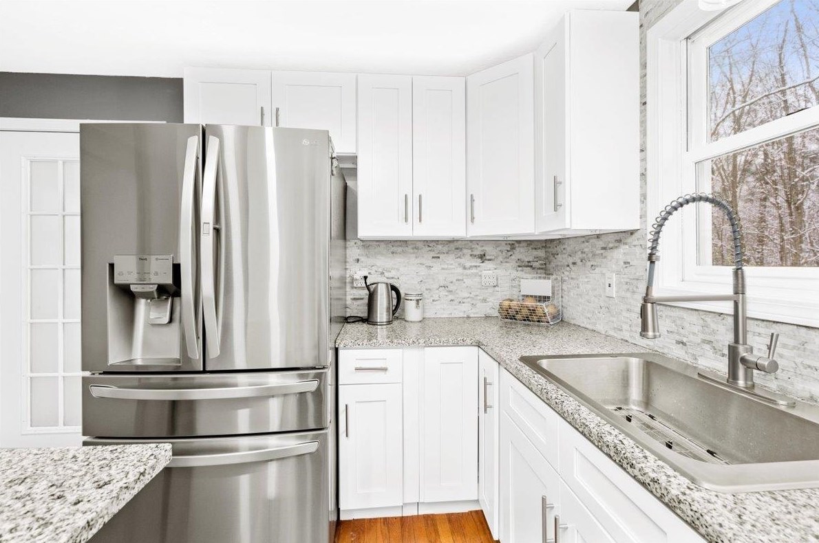 13 Helen Dr, Manchester NH  03106-2005 exterior