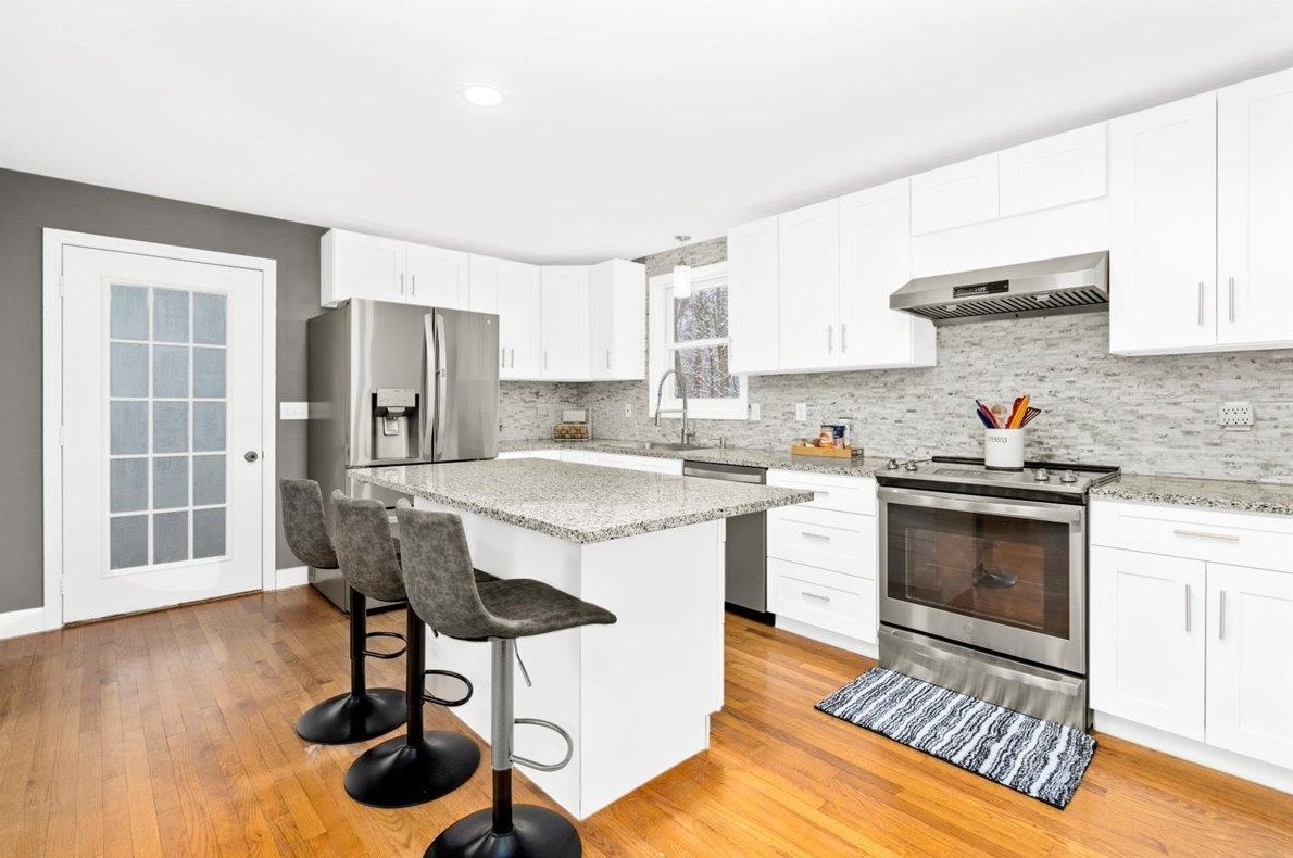 13 Helen Dr, Manchester NH  03106-2005 exterior