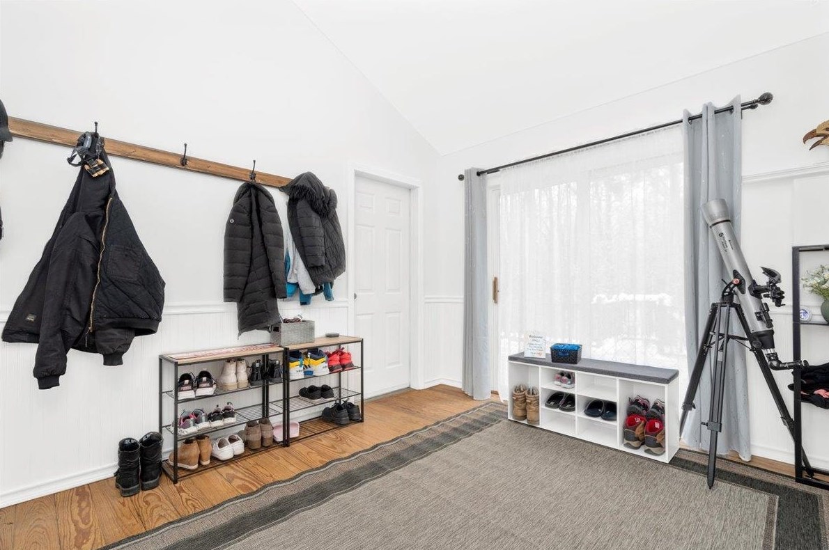 13 Helen Dr, Manchester NH  03106-2005 exterior