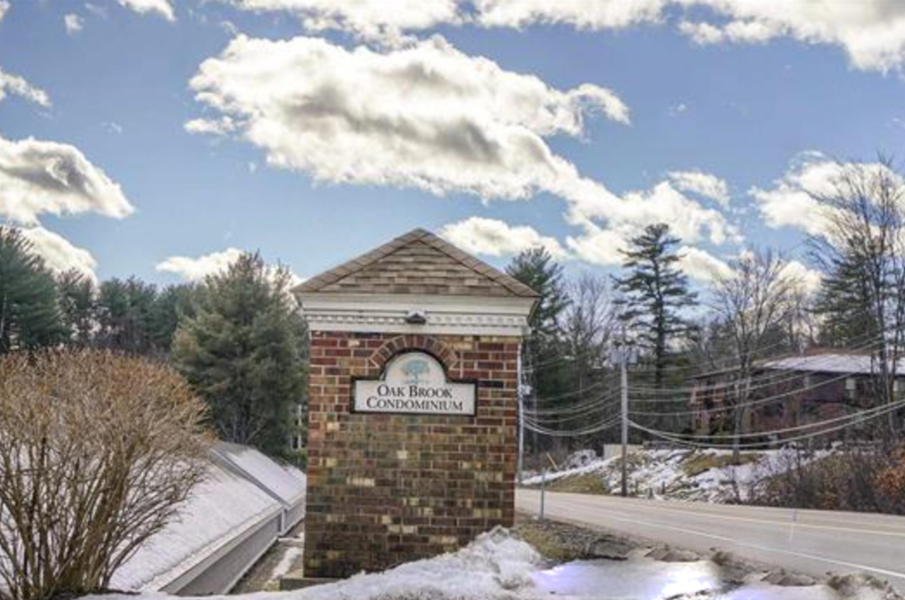 16 Northbrook Dr, Manchester NH  03102-8588 exterior