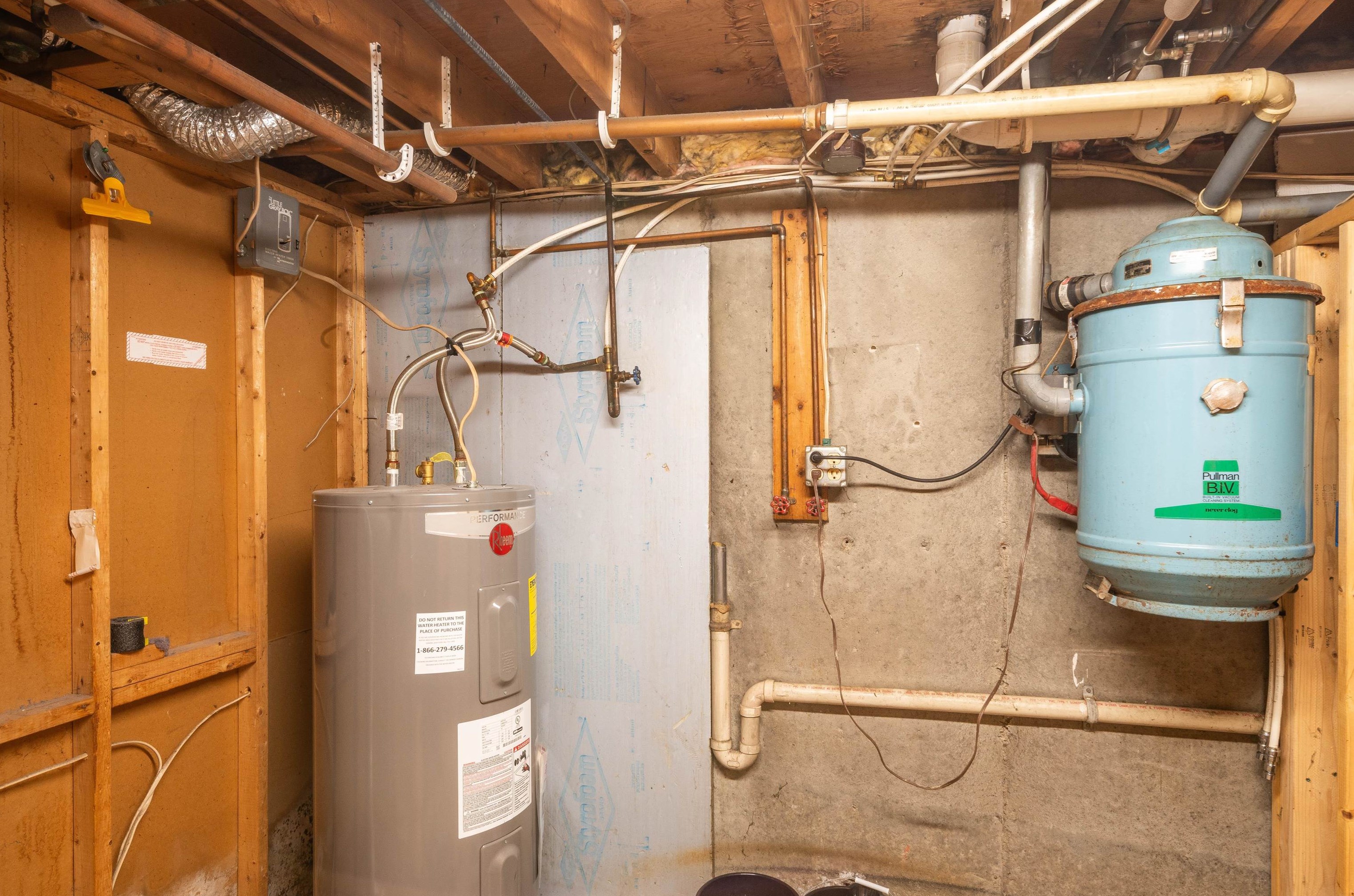 137 River Rd, Manchester NH 03106-1321 exterior