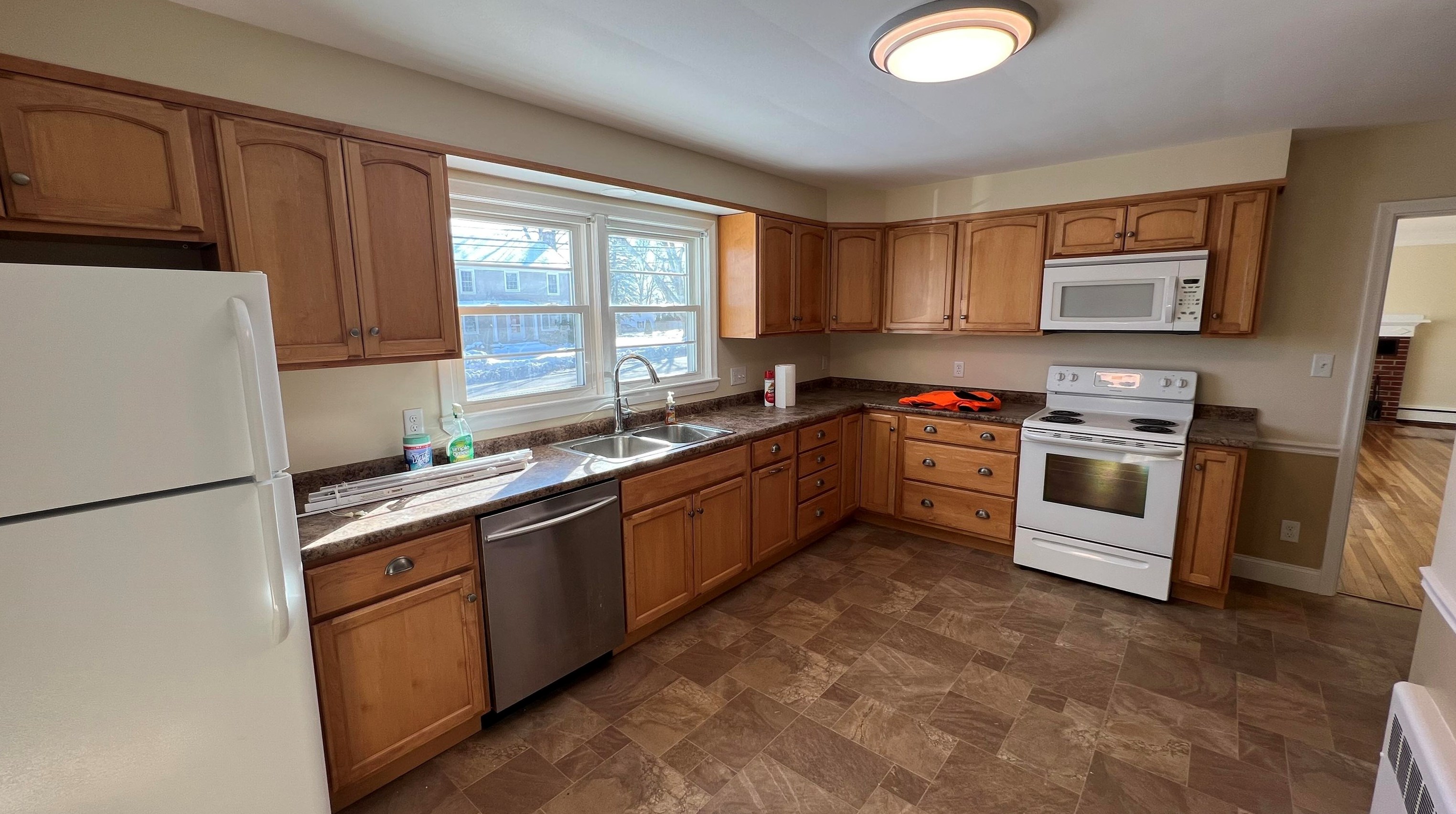 3 Glenwood Ave, Dover NH  03820-2307 exterior