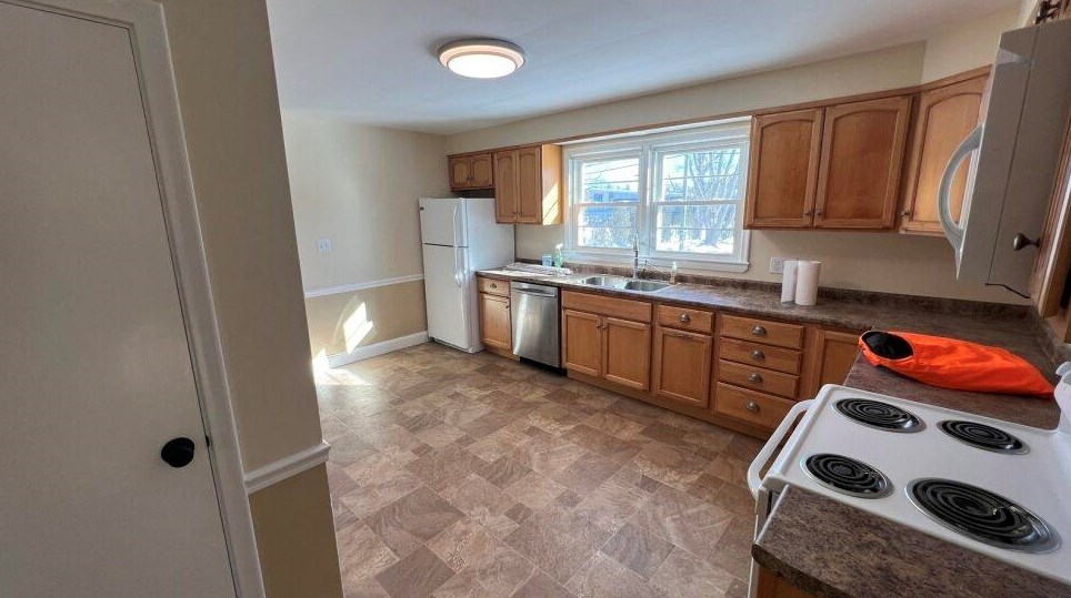 3 Glenwood Ave, Dover NH  03820-2307 exterior