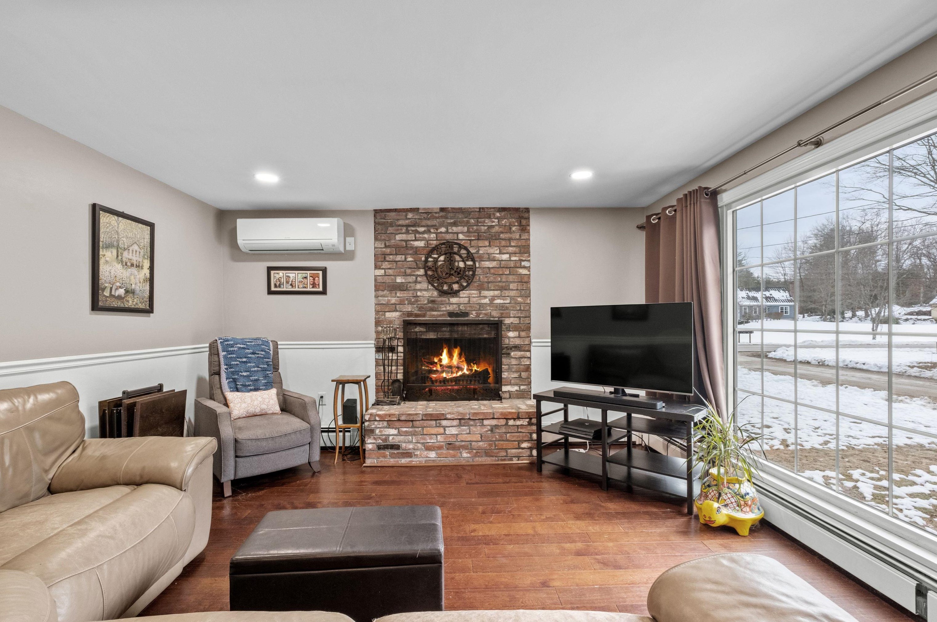 158 County Rd, Manchester NH  03110-6207 exterior