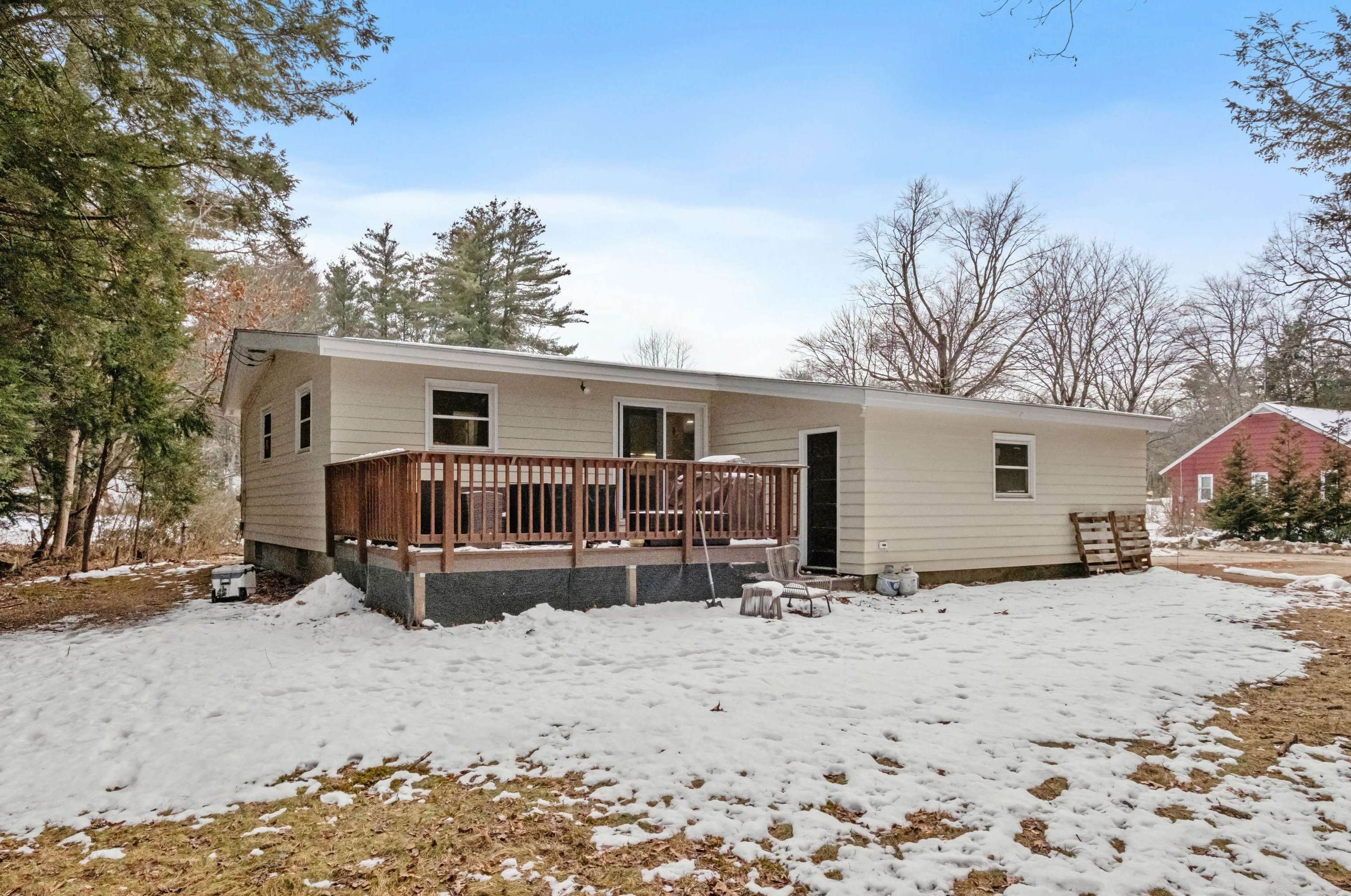 158 County Rd, Manchester NH  03110-6207 exterior