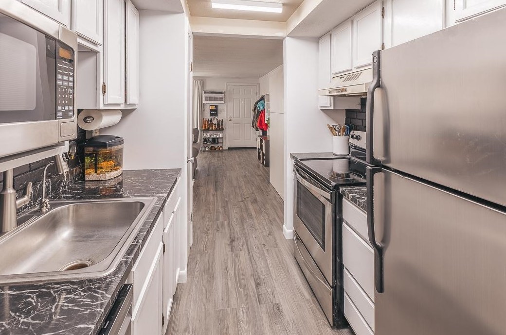 808 Cocheco Ct, Dover NH  03820-4816 exterior