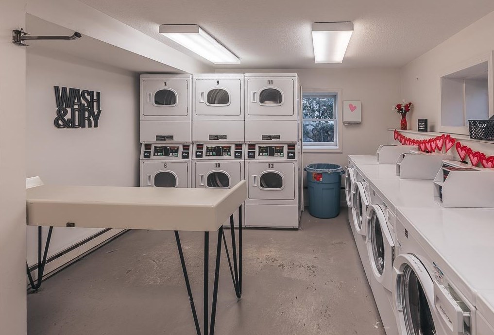 808 Cocheco Ct, Dover NH  03820-4816 exterior