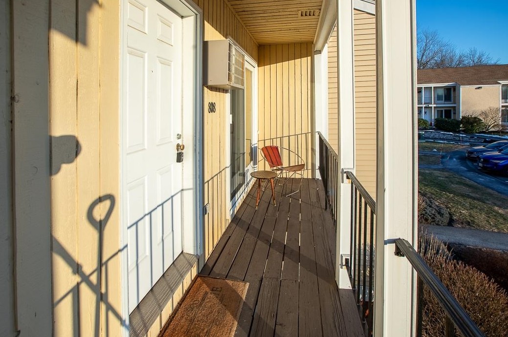 808 Cocheco Ct, Dover NH  03820-4816 exterior