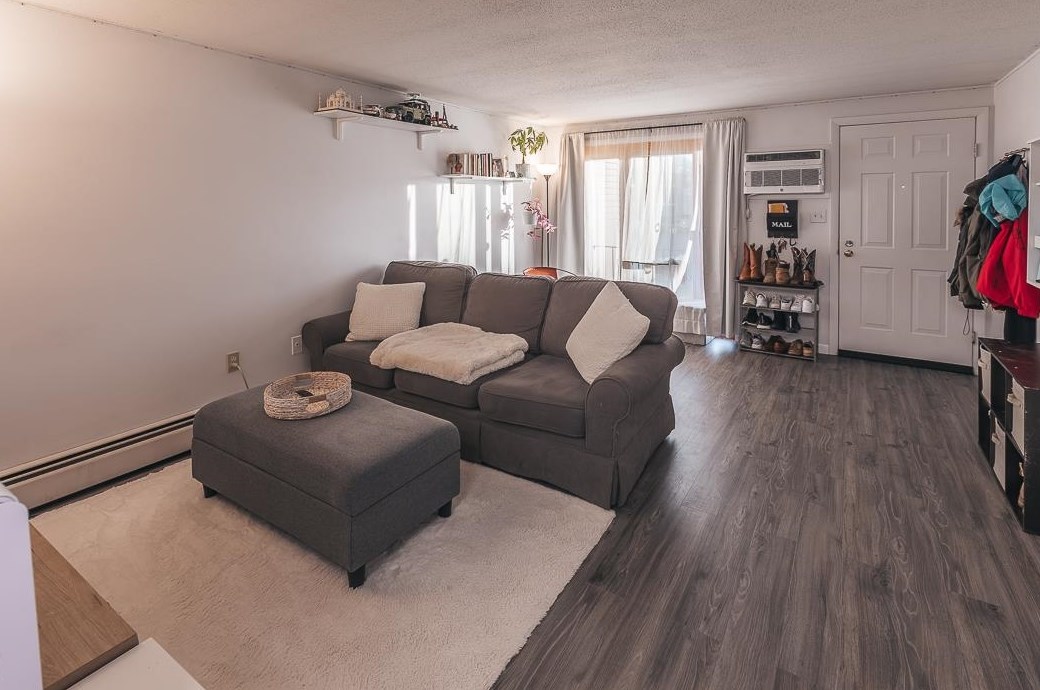 808 Cocheco Ct, Dover NH  03820-4816 exterior