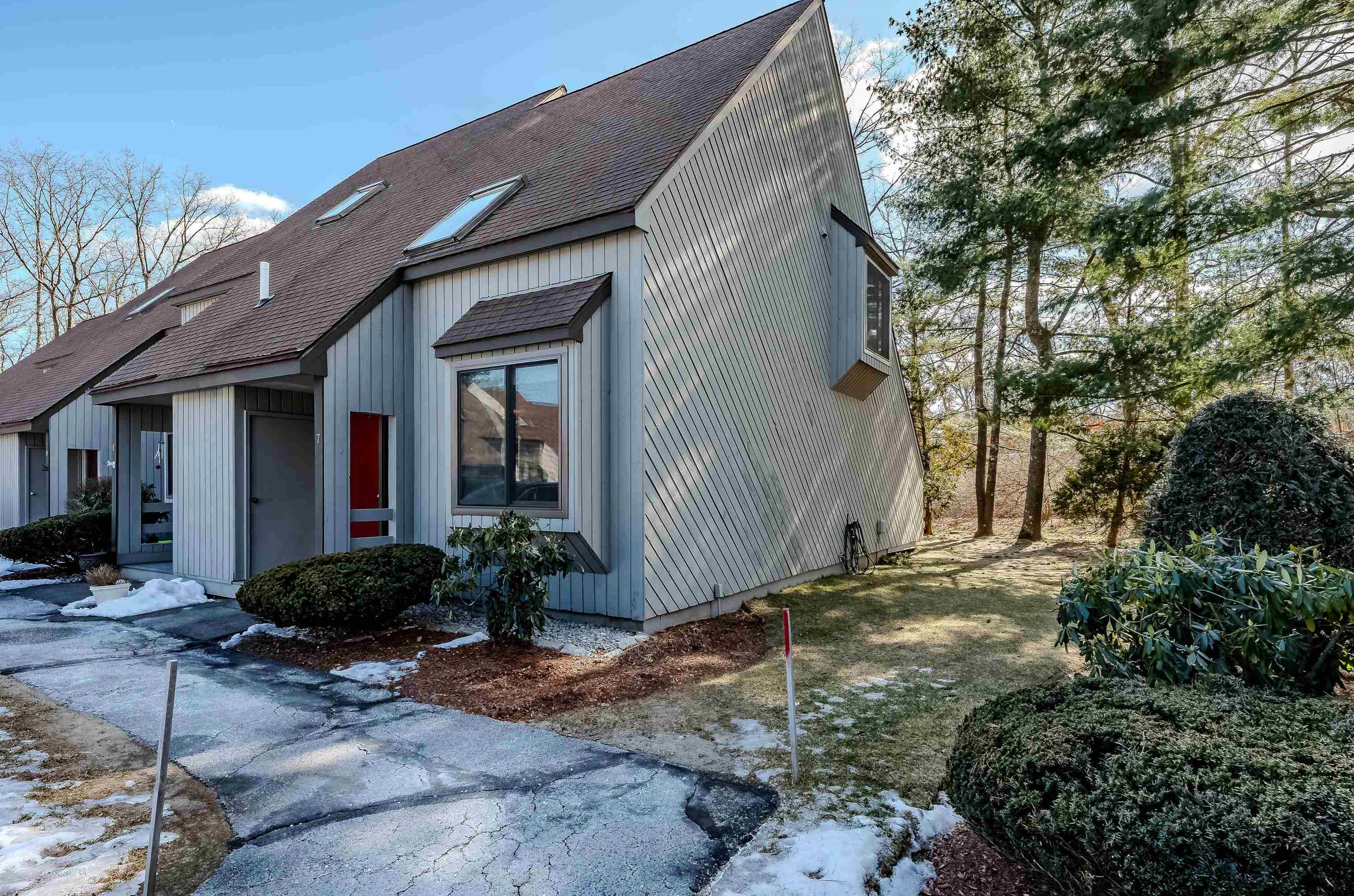 7 Kingston Ct, Merrimack NH  03054-3428 exterior