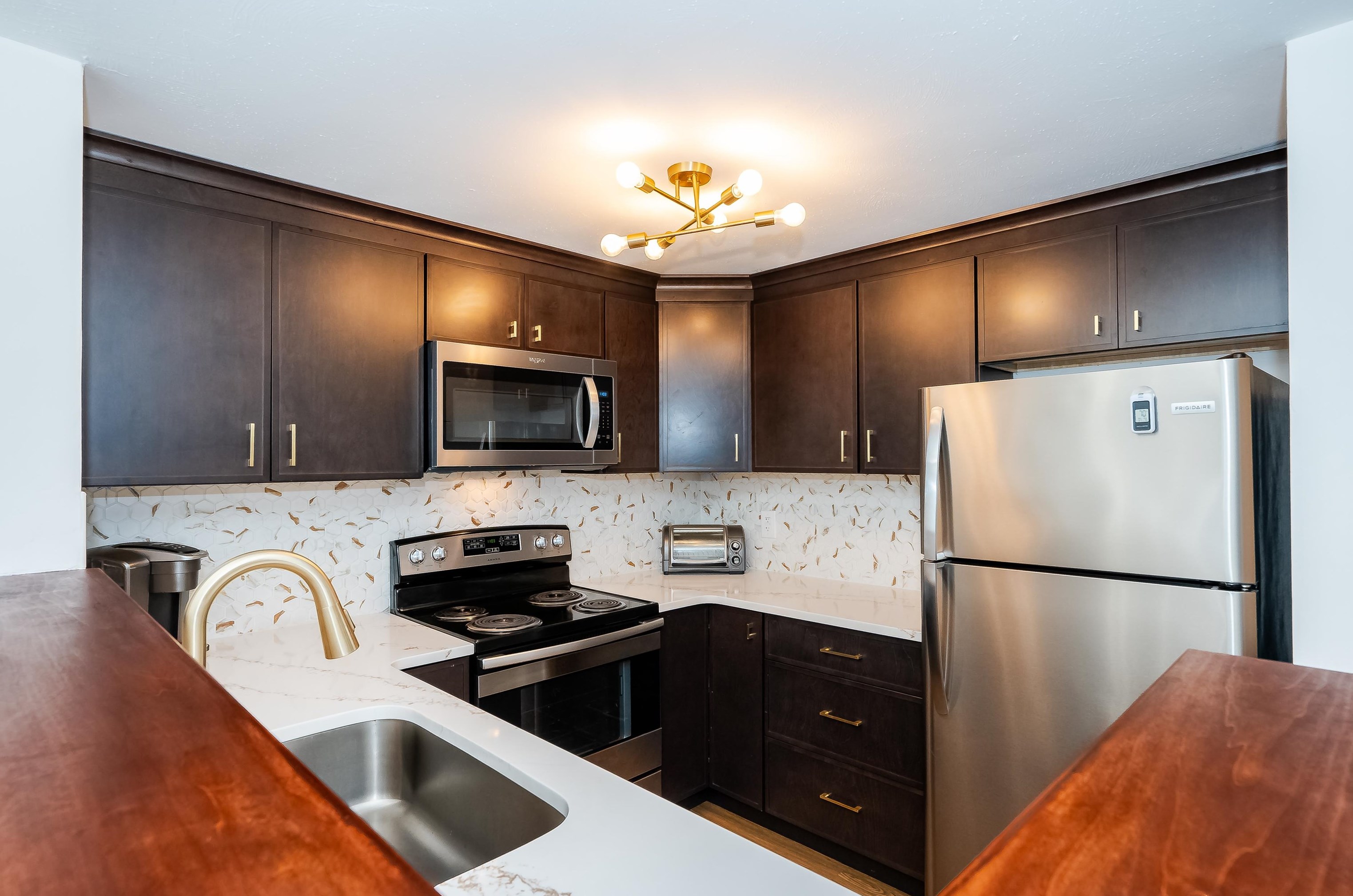 7 Kingston Ct, Merrimack NH  03054-3428 exterior