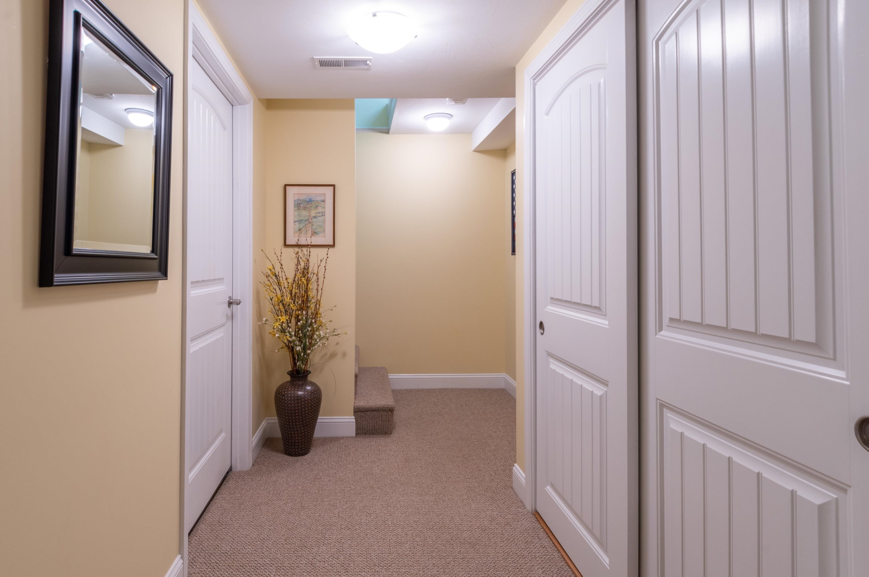 19 Pilgrim Cir, Nashua NH  03063-2827 exterior