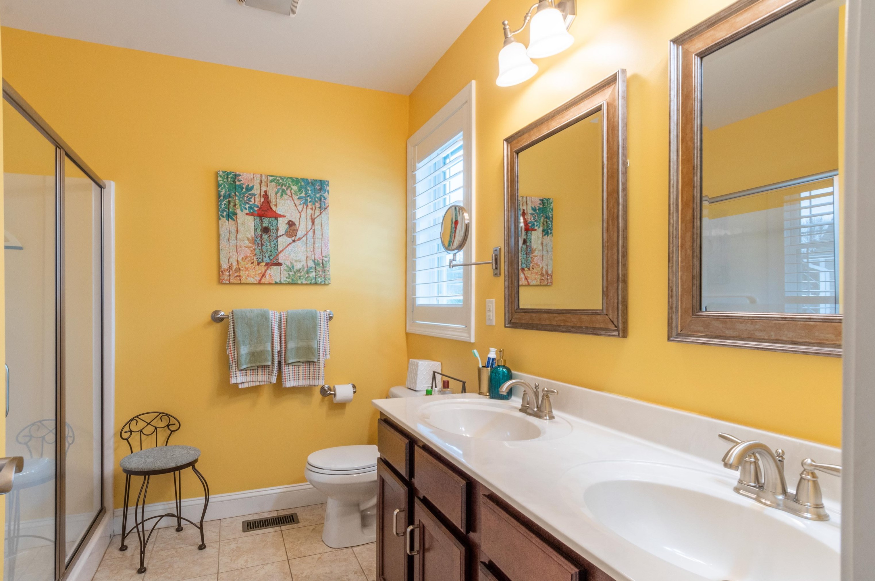 19 Pilgrim Cir, Nashua NH  03063-2827 exterior