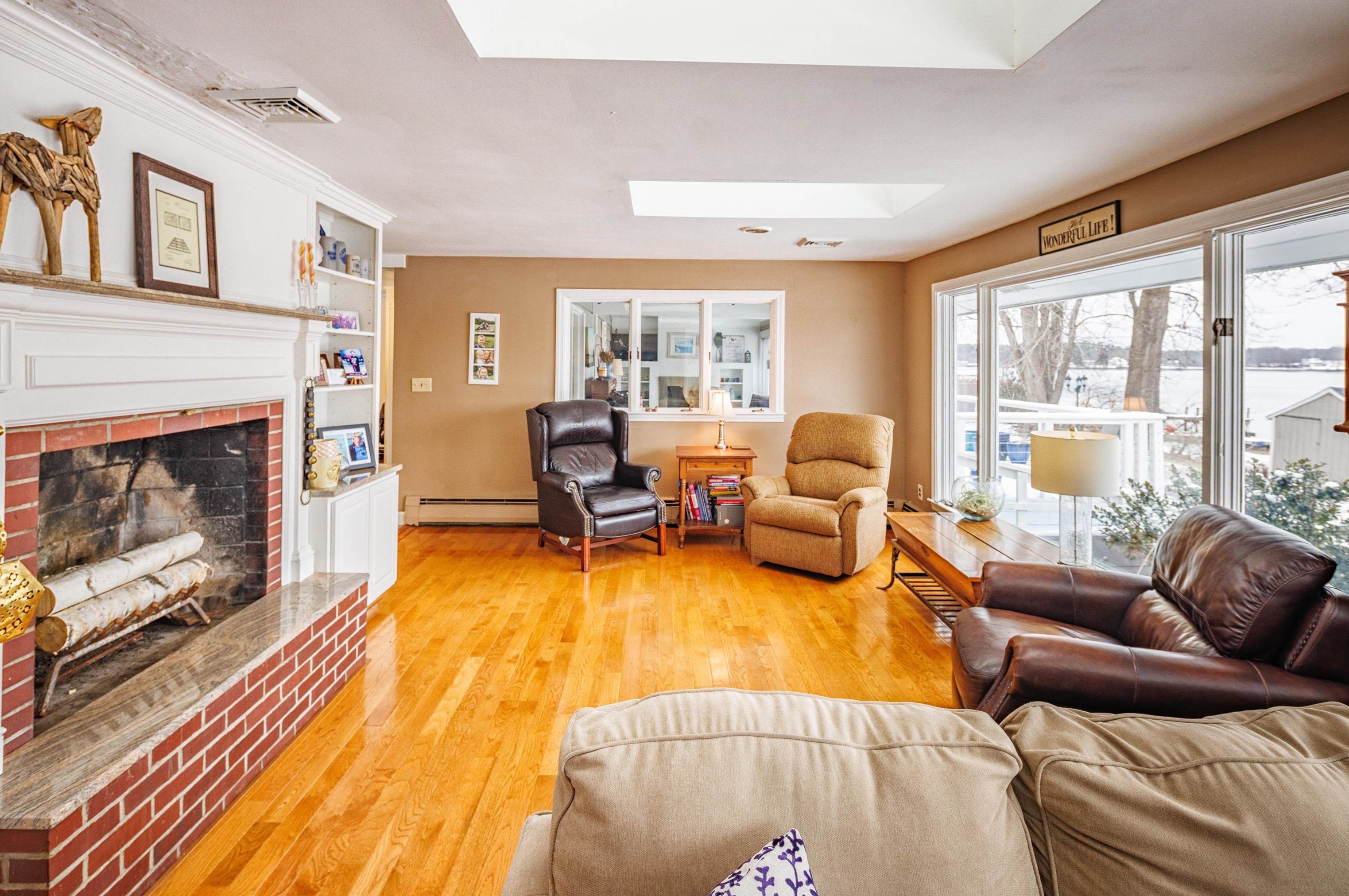 15 Cote Dr, Dover NH  03820-4644 exterior