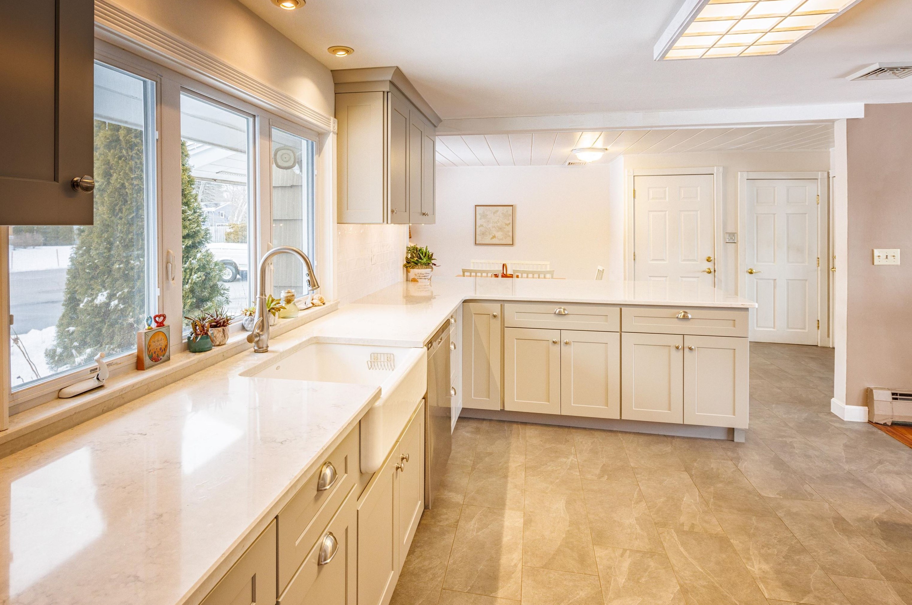 15 Cote Dr, Dover NH  03820-4644 exterior