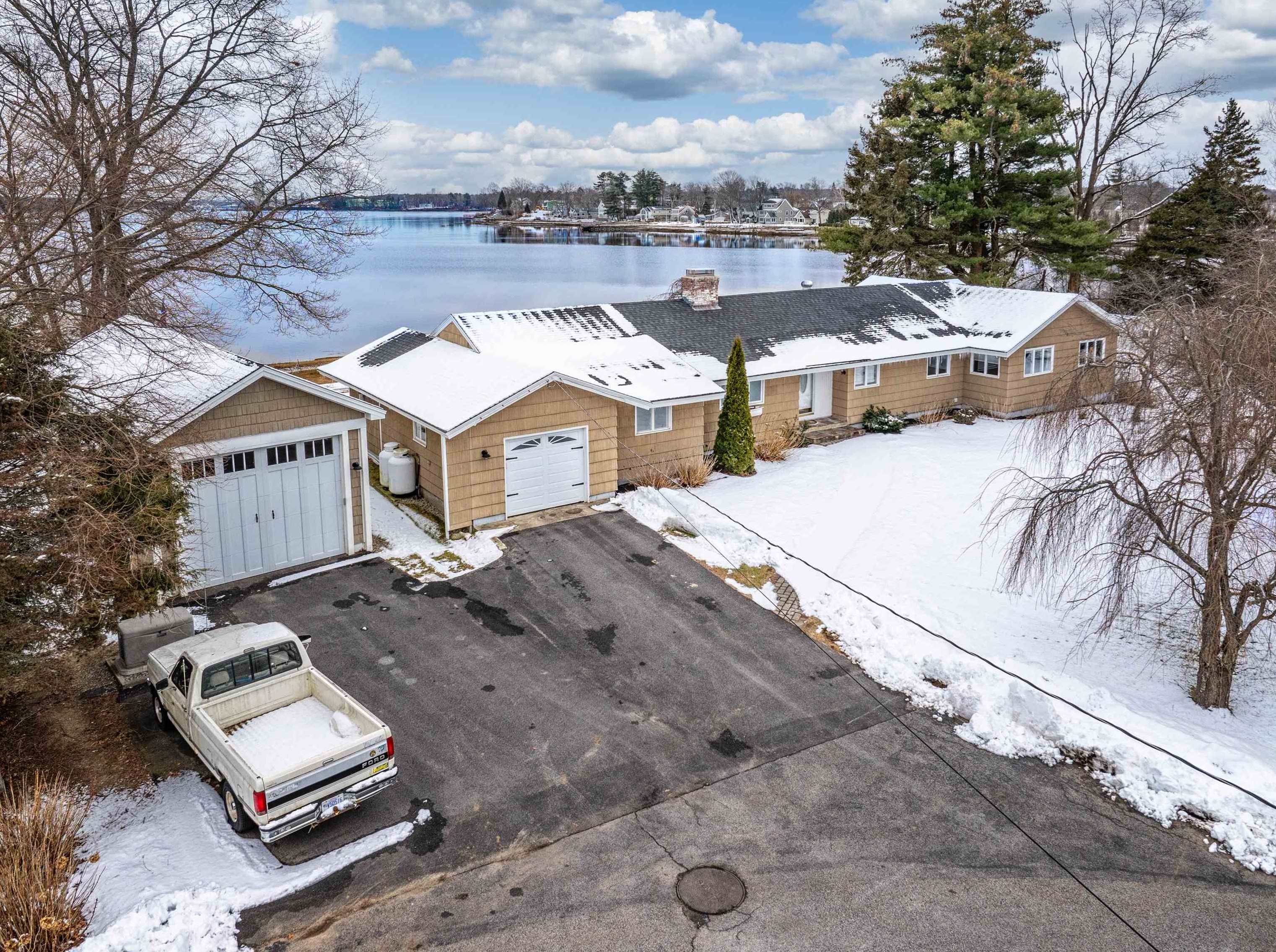 15 Cote Dr, Dover NH  03820-4644 exterior