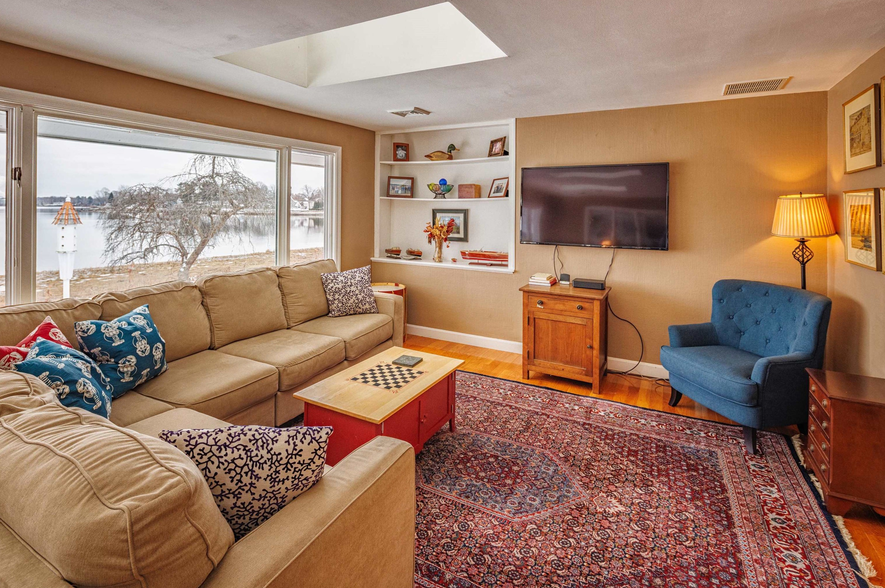 15 Cote Dr, Dover NH  03820-4644 exterior