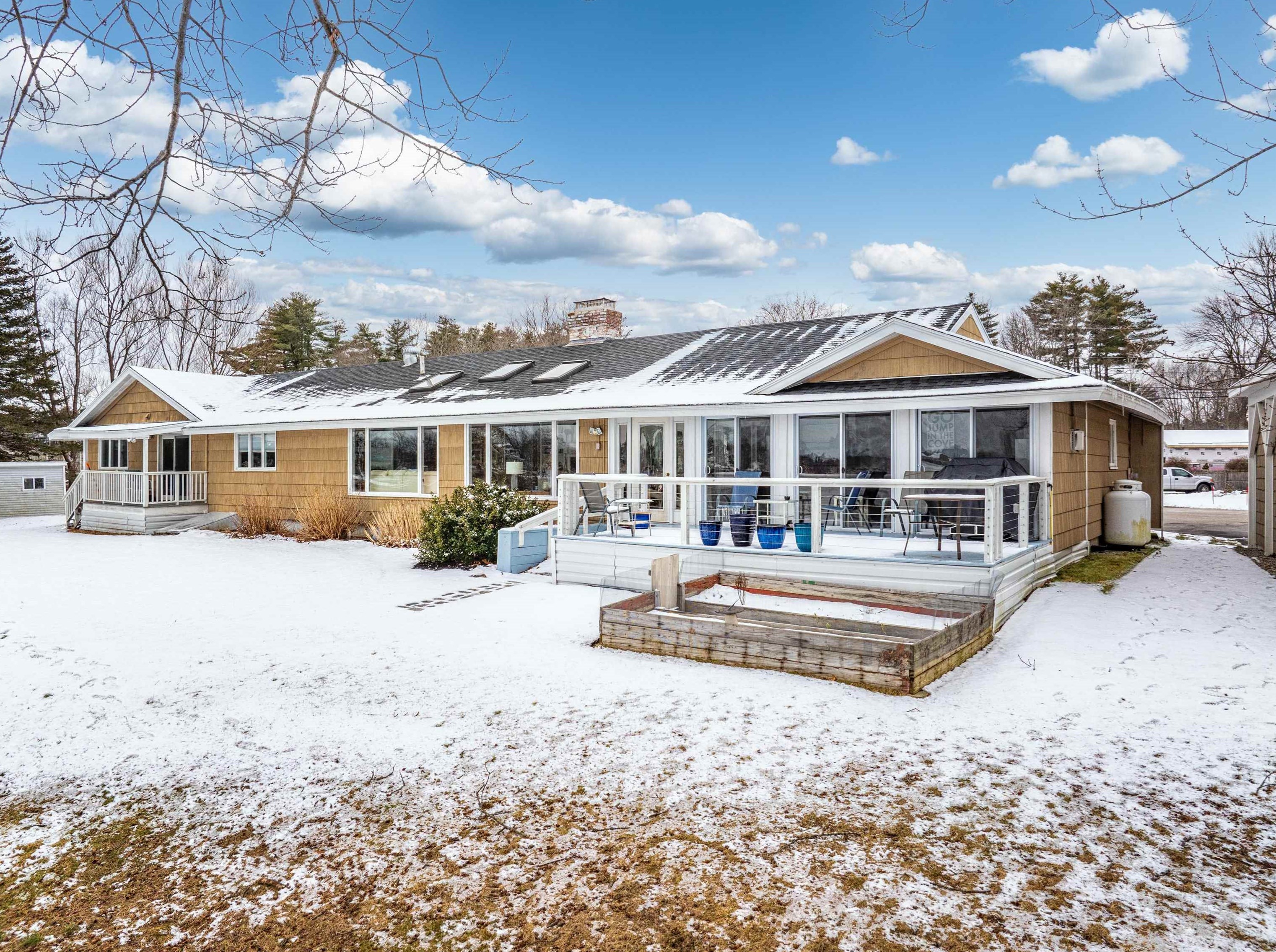 15 Cote Dr, Dover NH  03820-4644 exterior