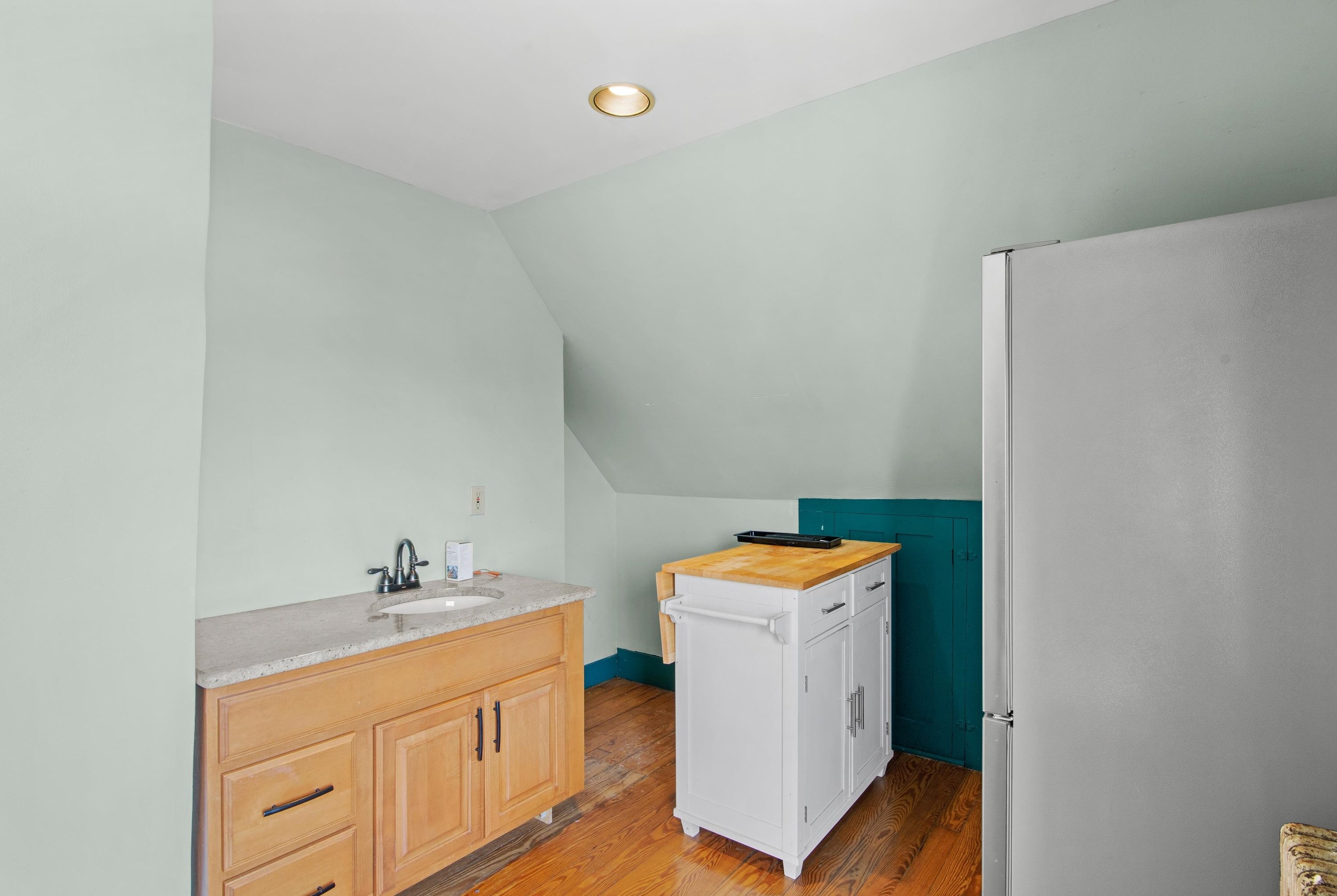 1364 Candia Rd, Manchester NH 03109-5703 exterior