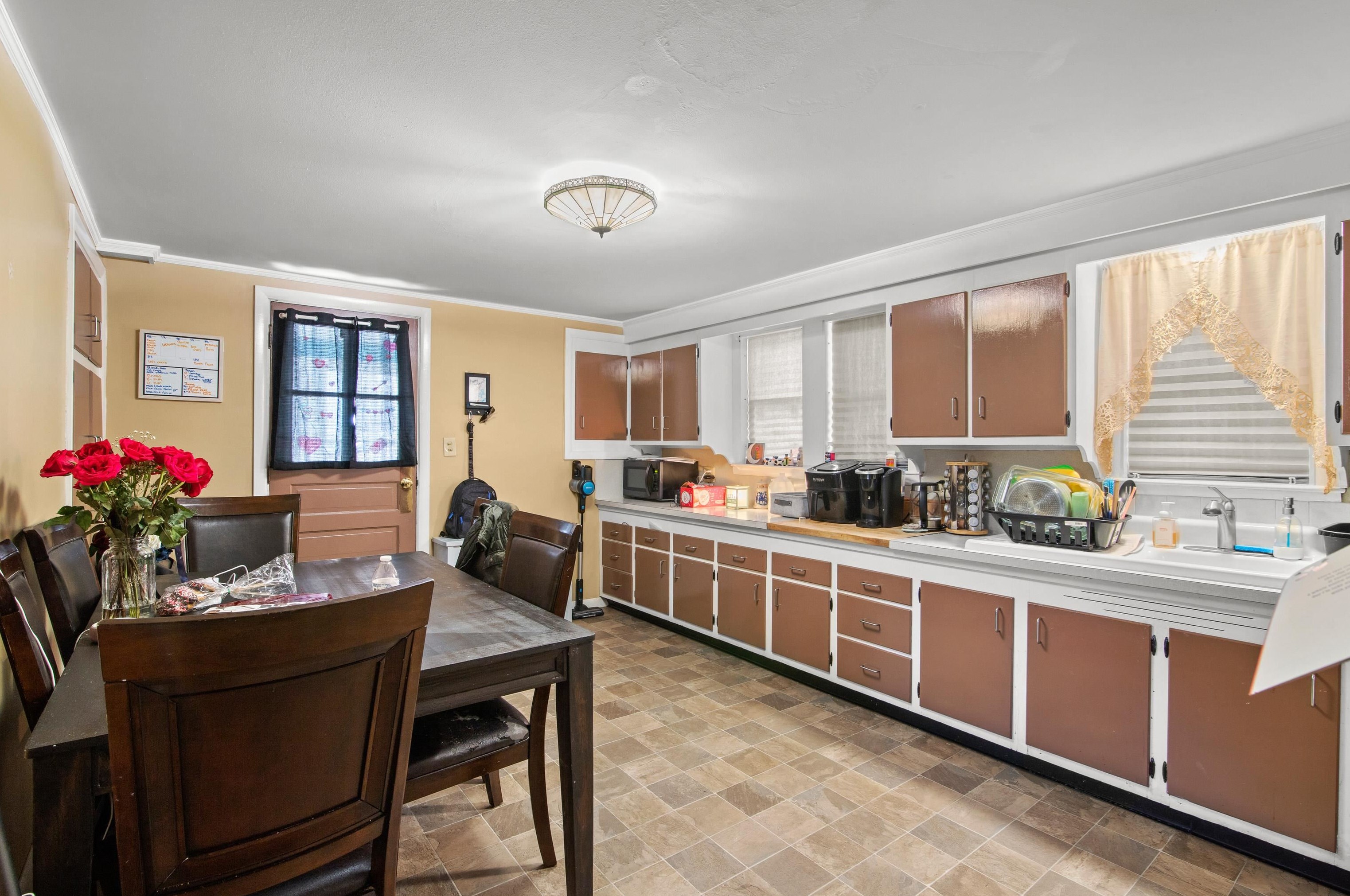 1364 Candia Rd, Manchester NH 03109-5703 exterior