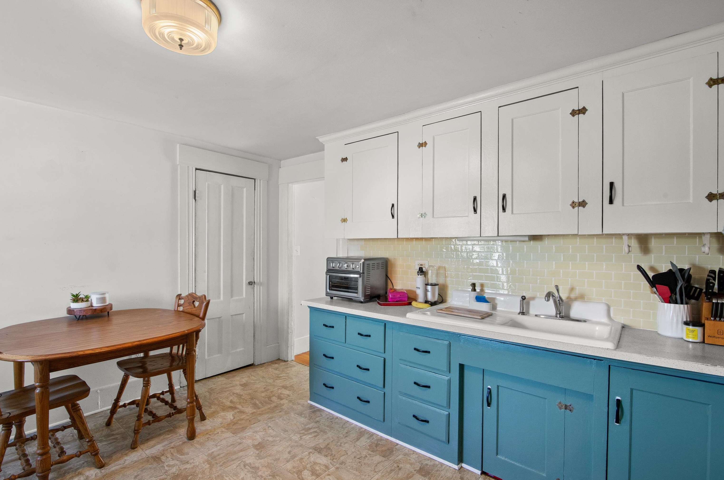 1364 Candia Rd, Manchester NH 03109-5703 exterior