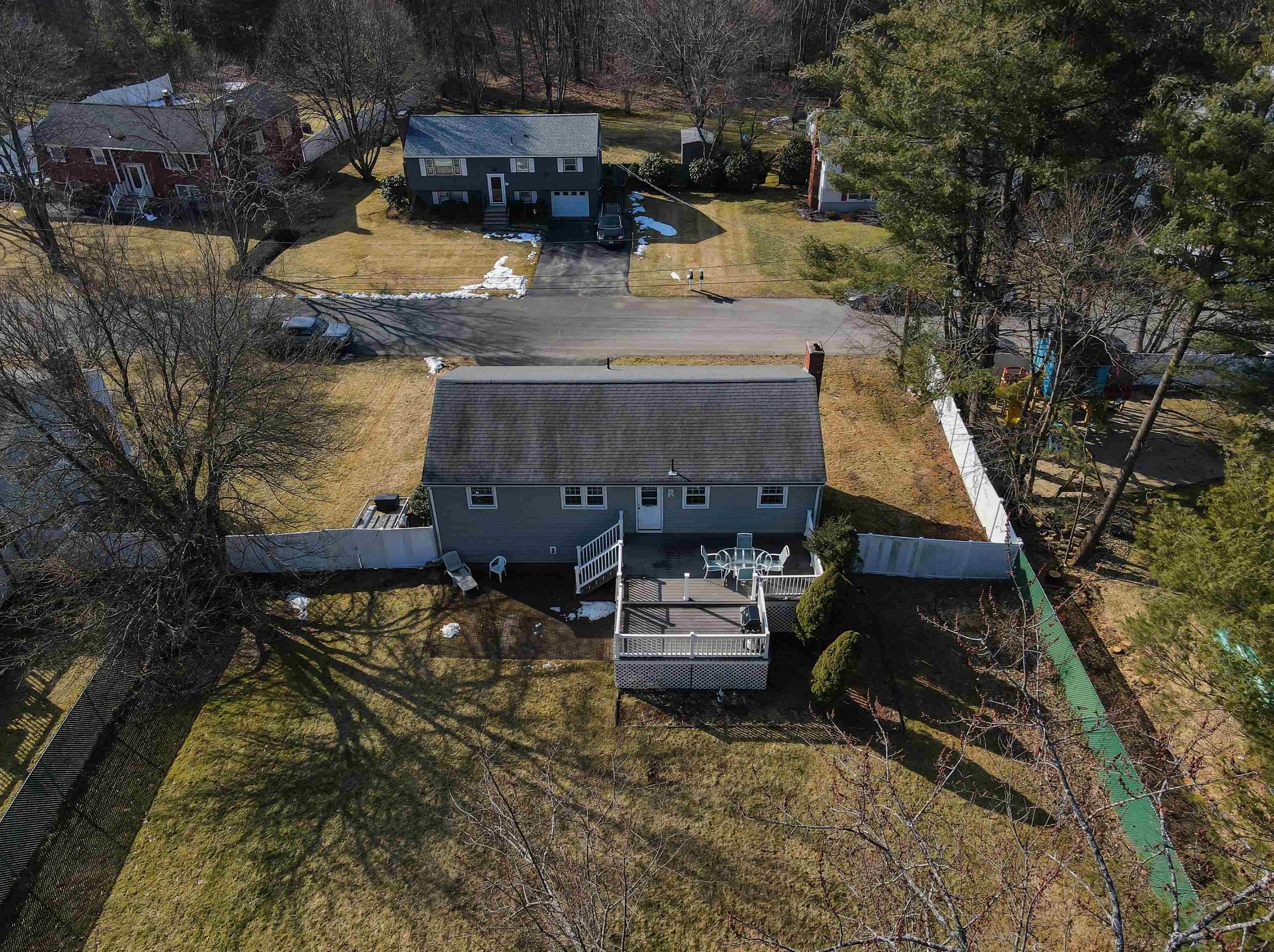 24 Woodbury St, Salem NH  03079-3211 exterior