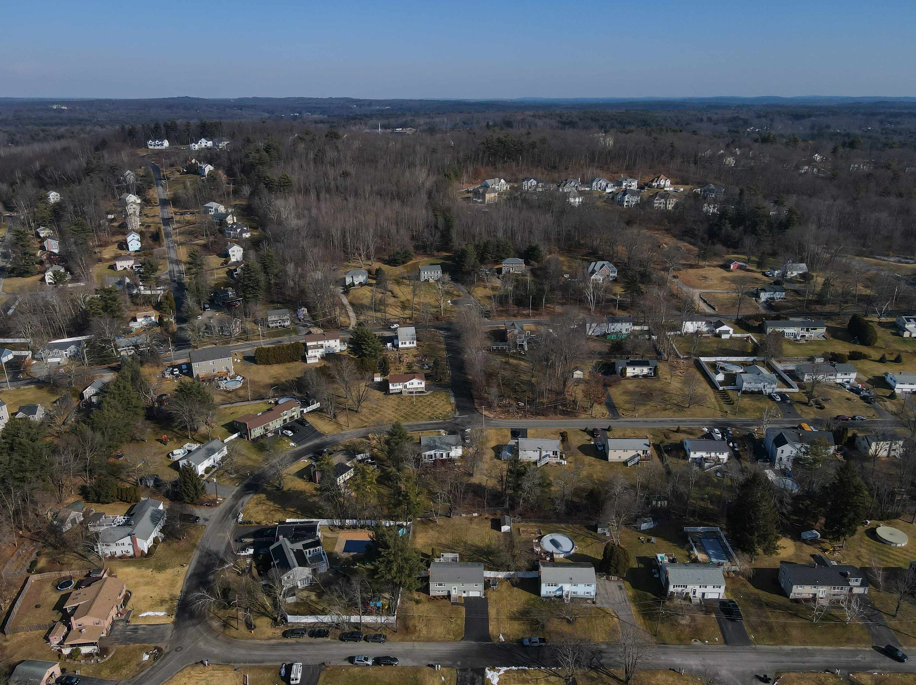 24 Woodbury St, Salem NH  03079-3211 exterior