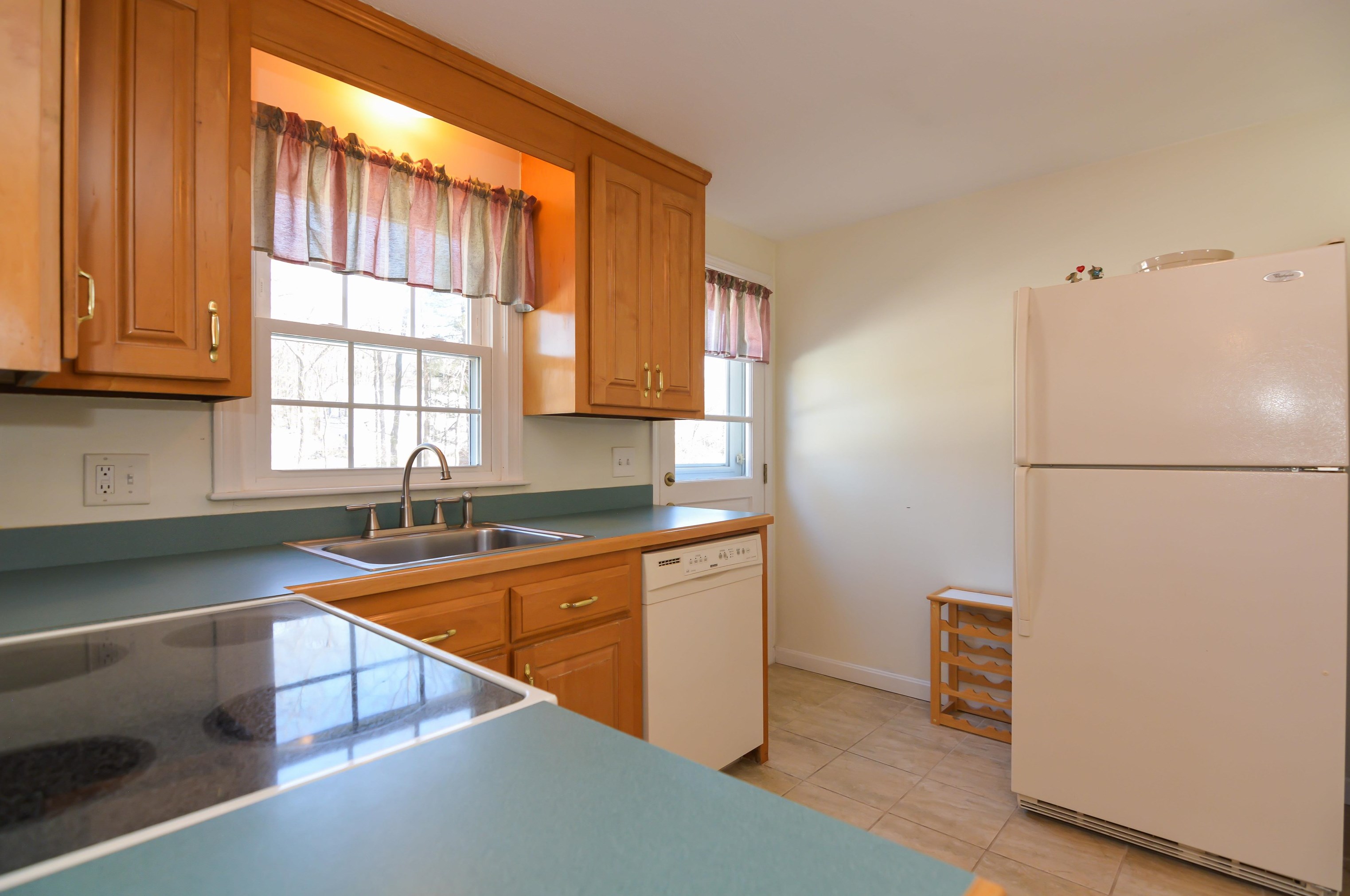 24 Woodbury St, Salem NH  03079-3211 exterior