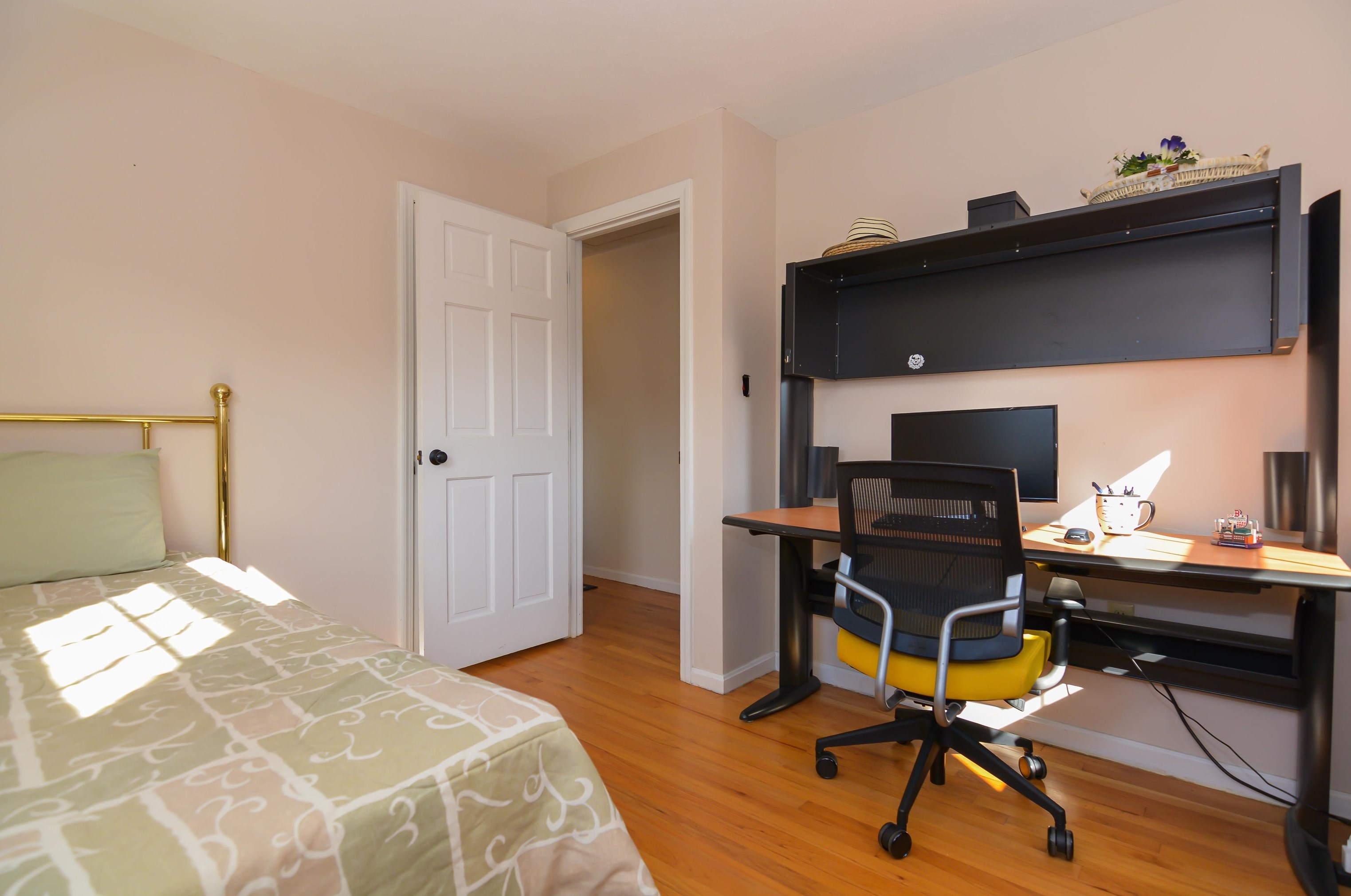 24 Woodbury St, Salem NH  03079-3211 exterior