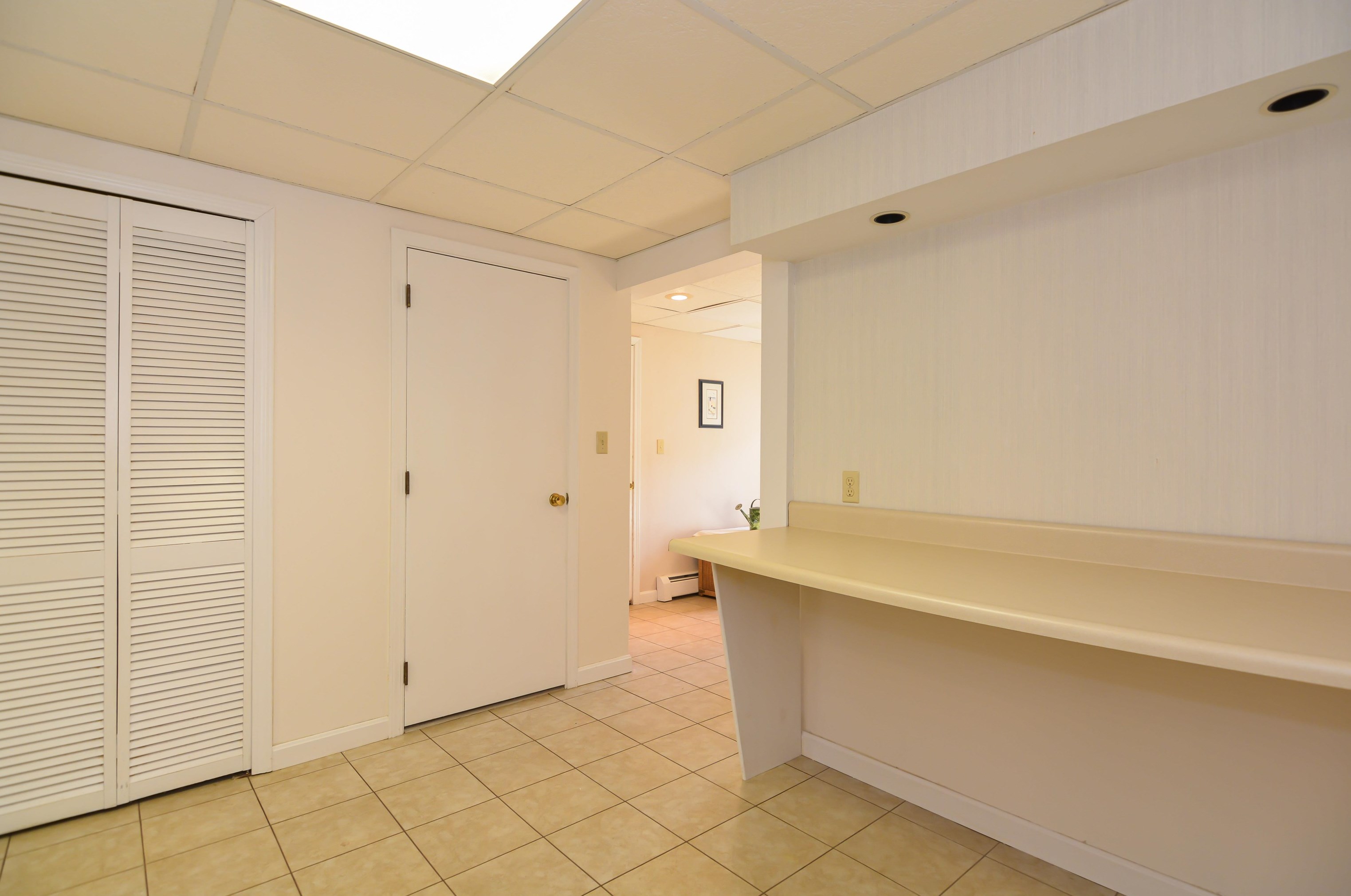 24 Woodbury St, Salem NH  03079-3211 exterior