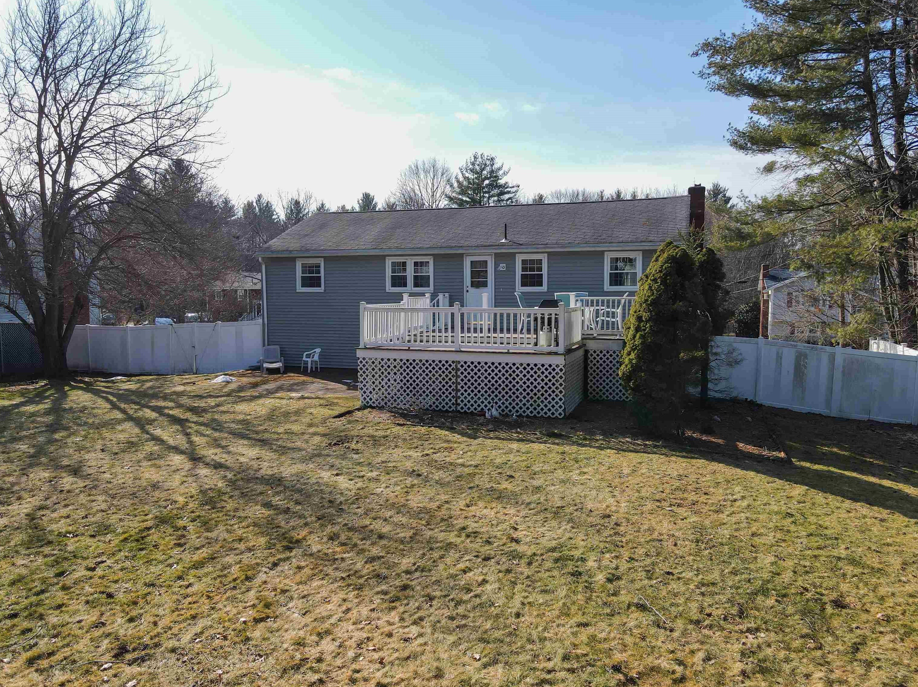 24 Woodbury St, Salem NH  03079-3211 exterior