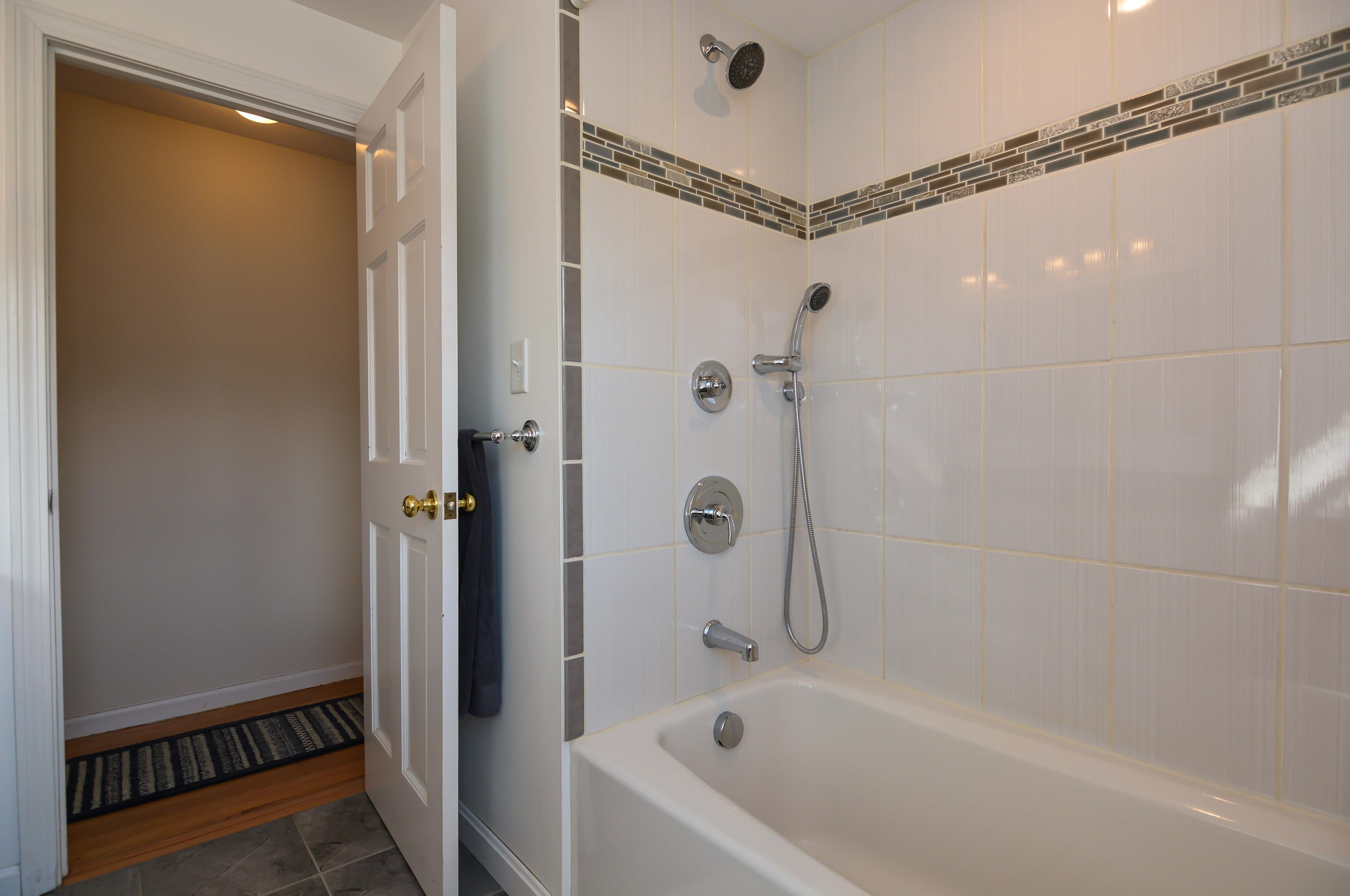 24 Woodbury St, Salem NH  03079-3211 exterior