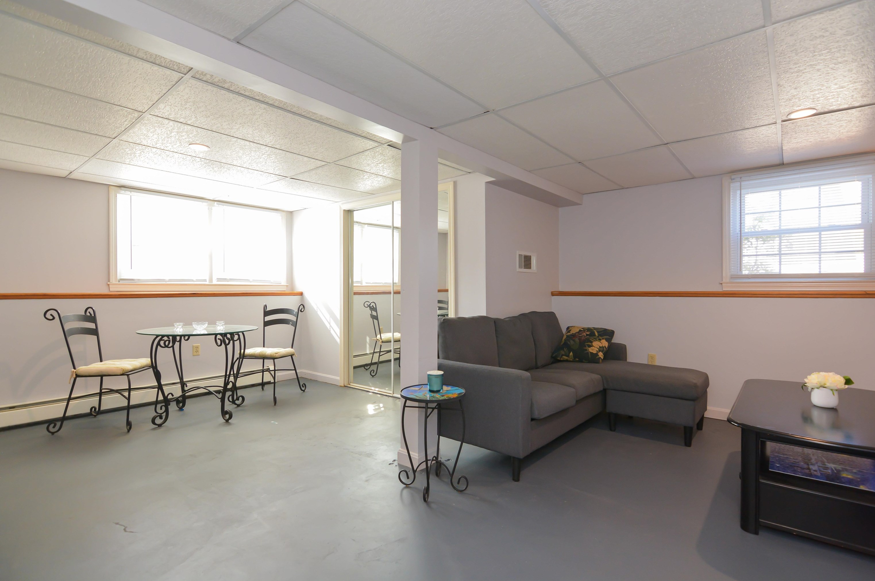 24 Woodbury St, Salem NH  03079-3211 exterior