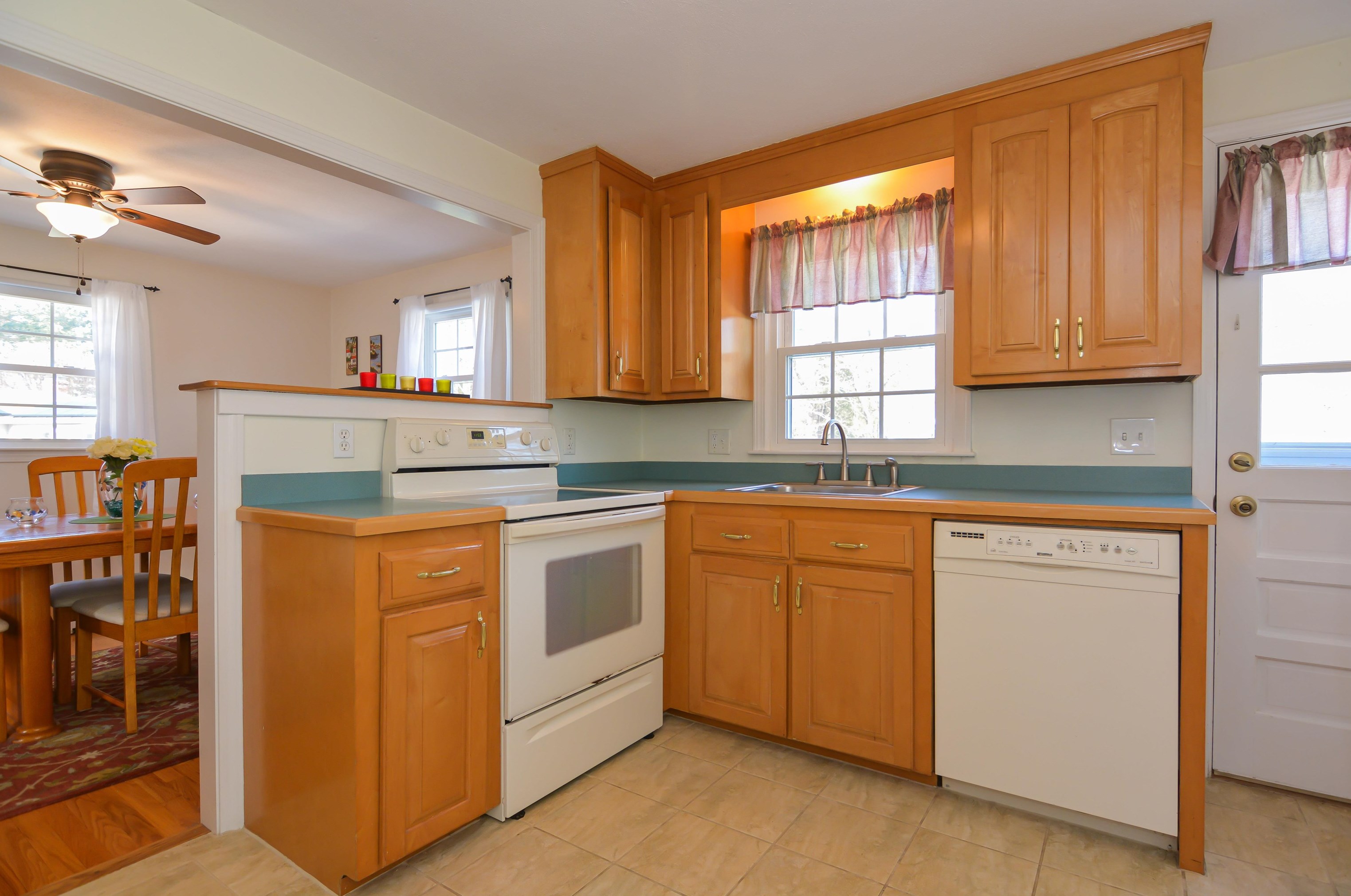 24 Woodbury St, Salem NH  03079-3211 exterior