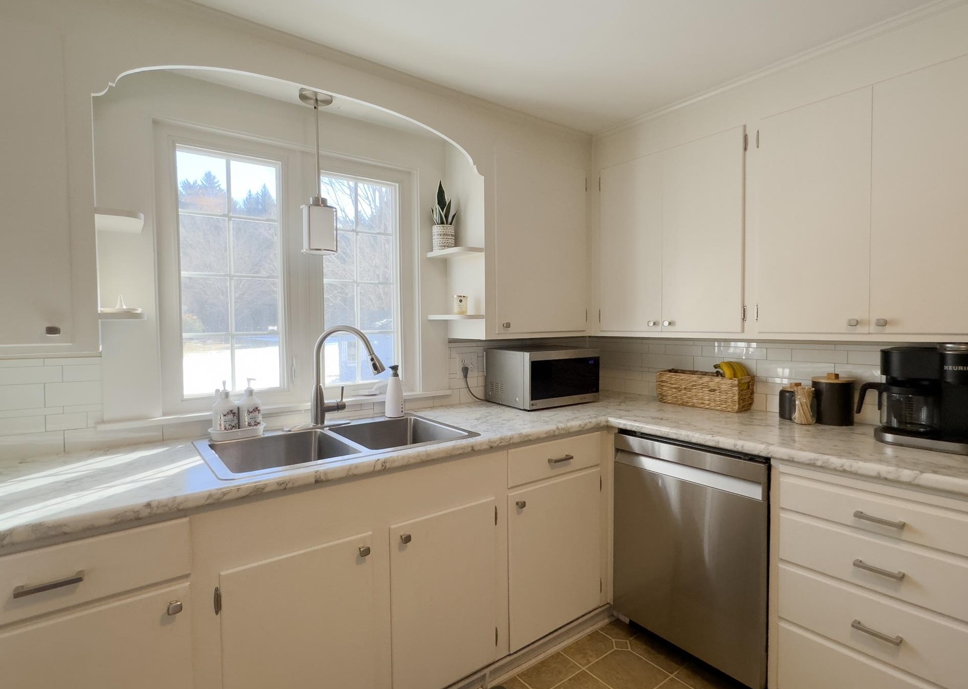 94 Mountain Rd, Concord NH  03301-6902 exterior