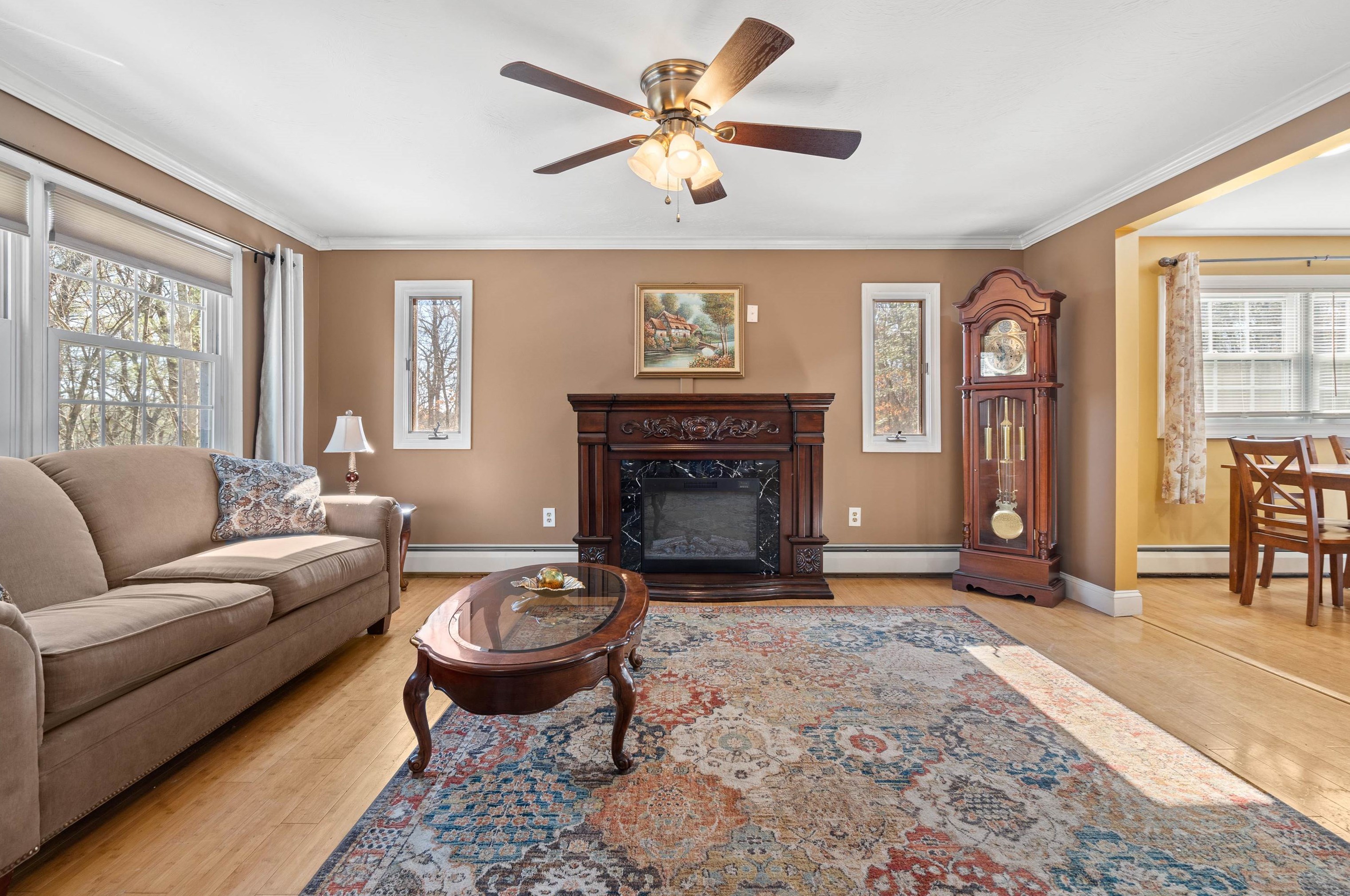 32 Kienia Rd, Hudson NH  03051-3131 exterior