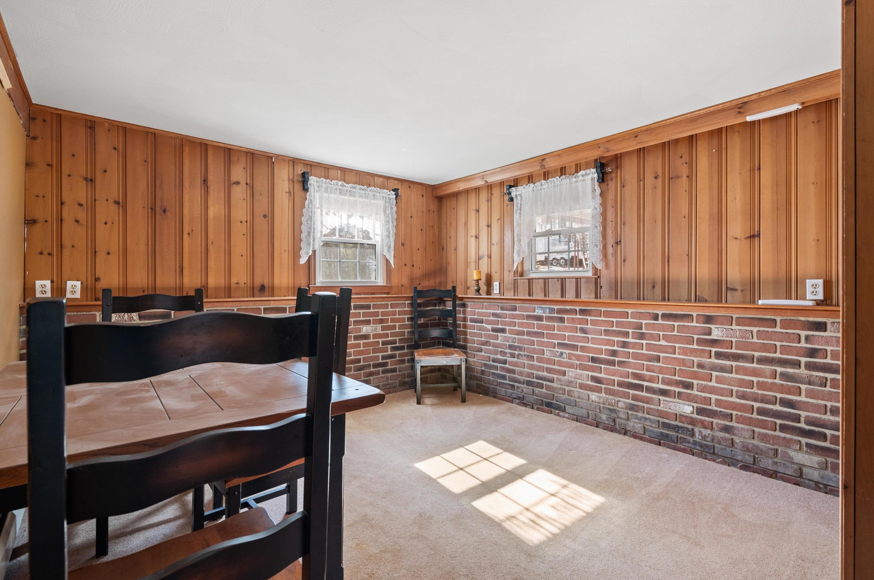 32 Kienia Rd, Hudson NH  03051-3131 exterior