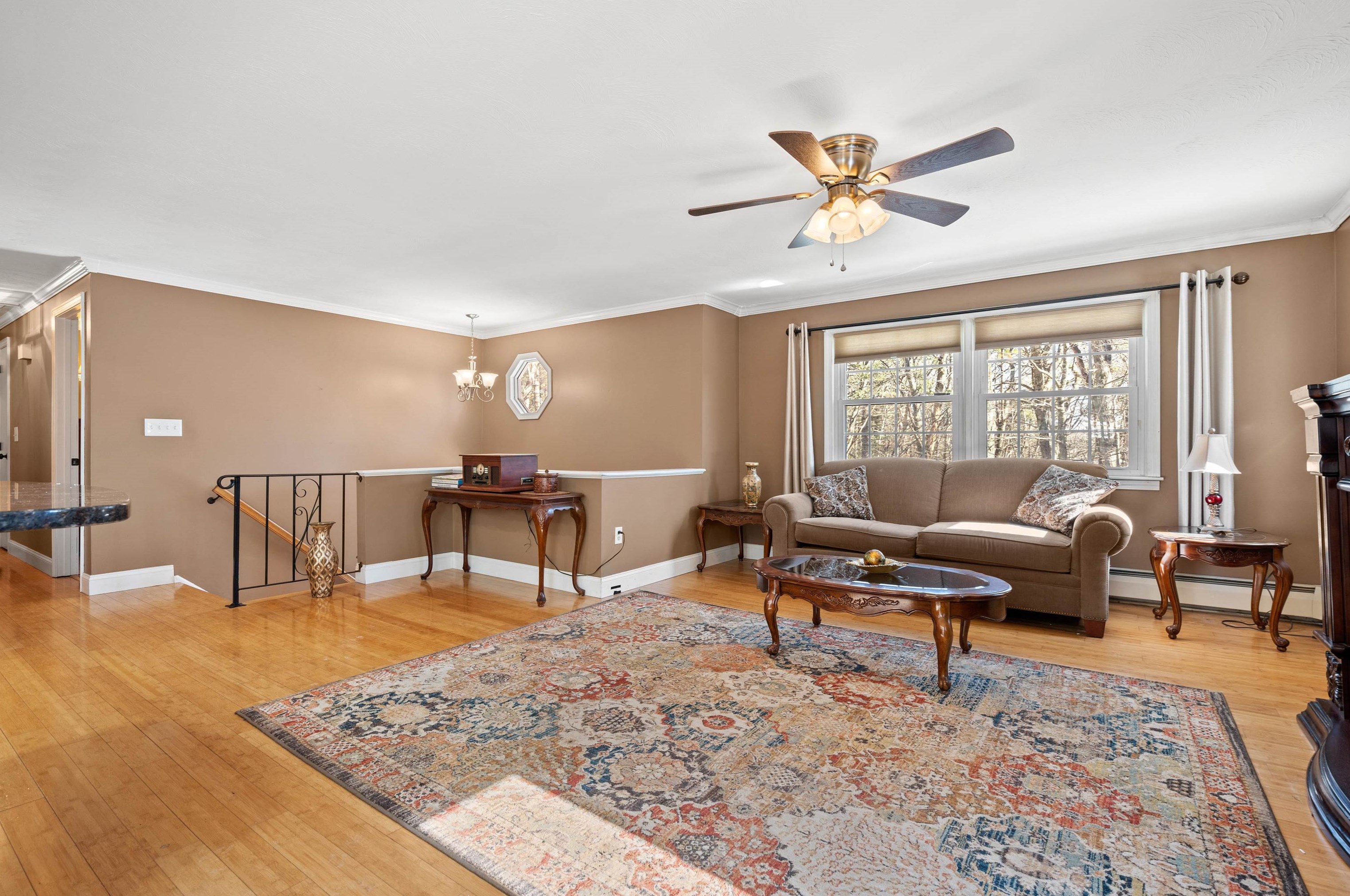 32 Kienia Rd, Hudson NH  03051-3131 exterior