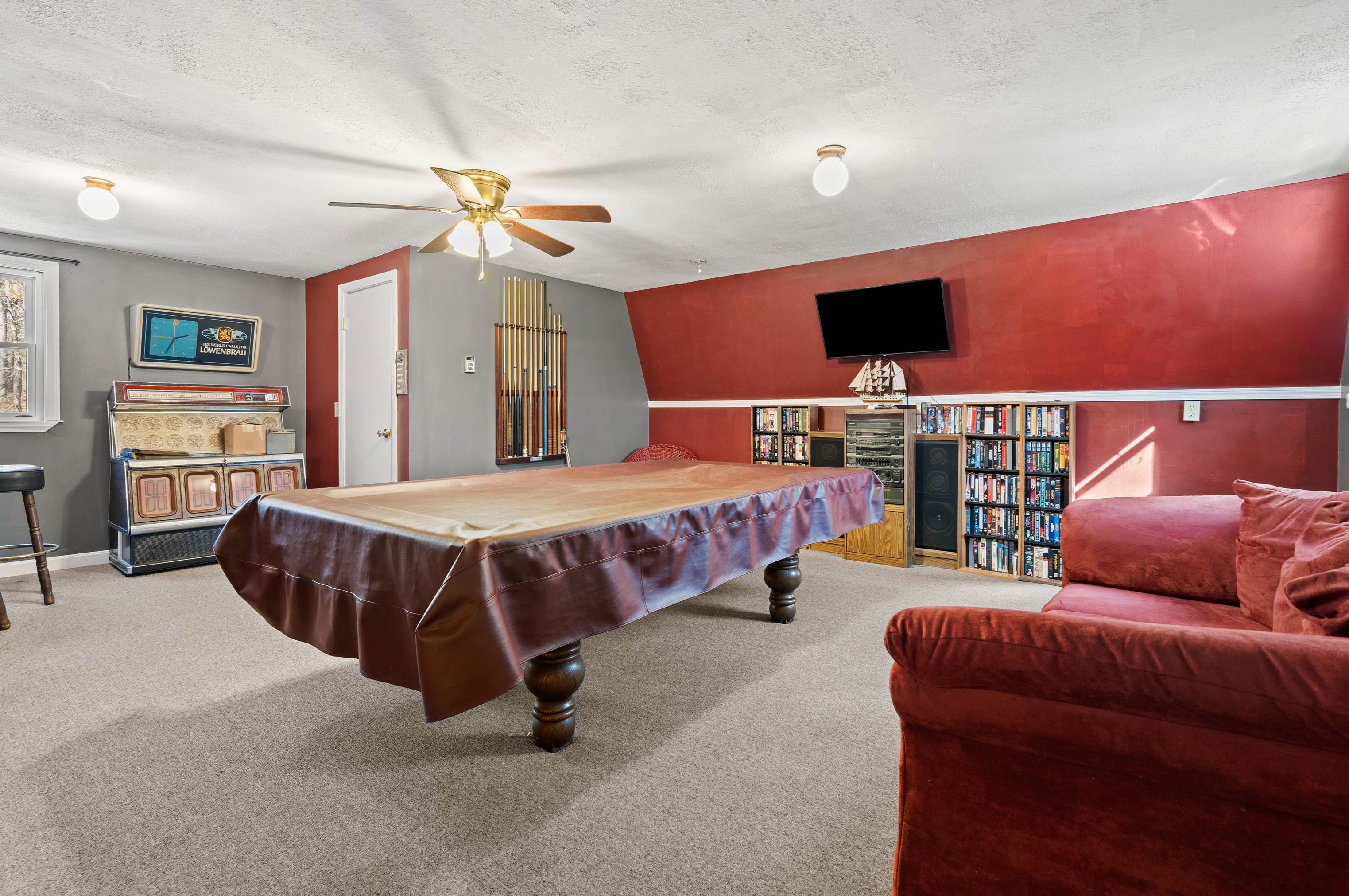 32 Kienia Rd, Hudson NH  03051-3131 exterior
