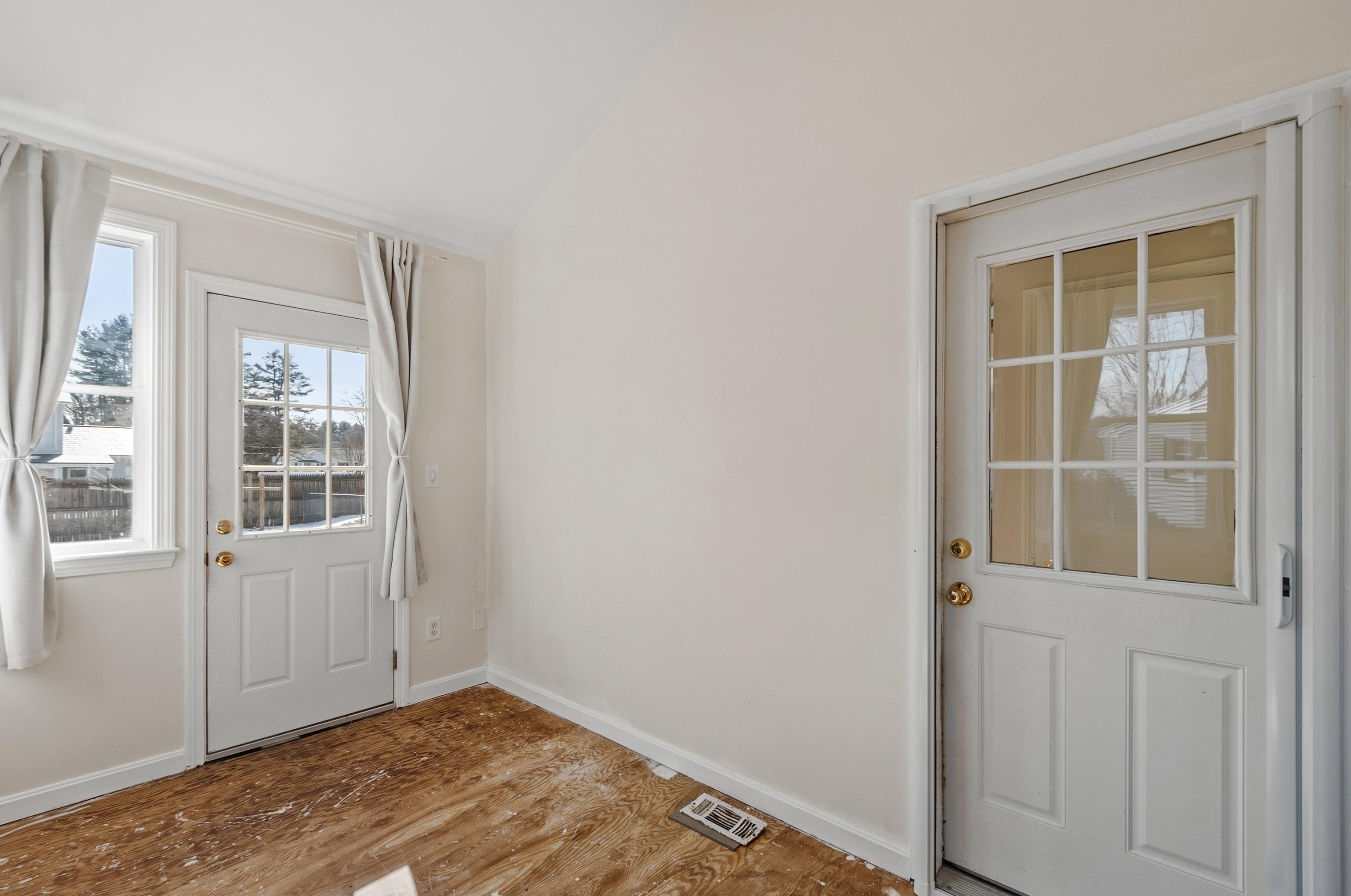 9 Olive Ave, Salem NH  03079-2329 exterior