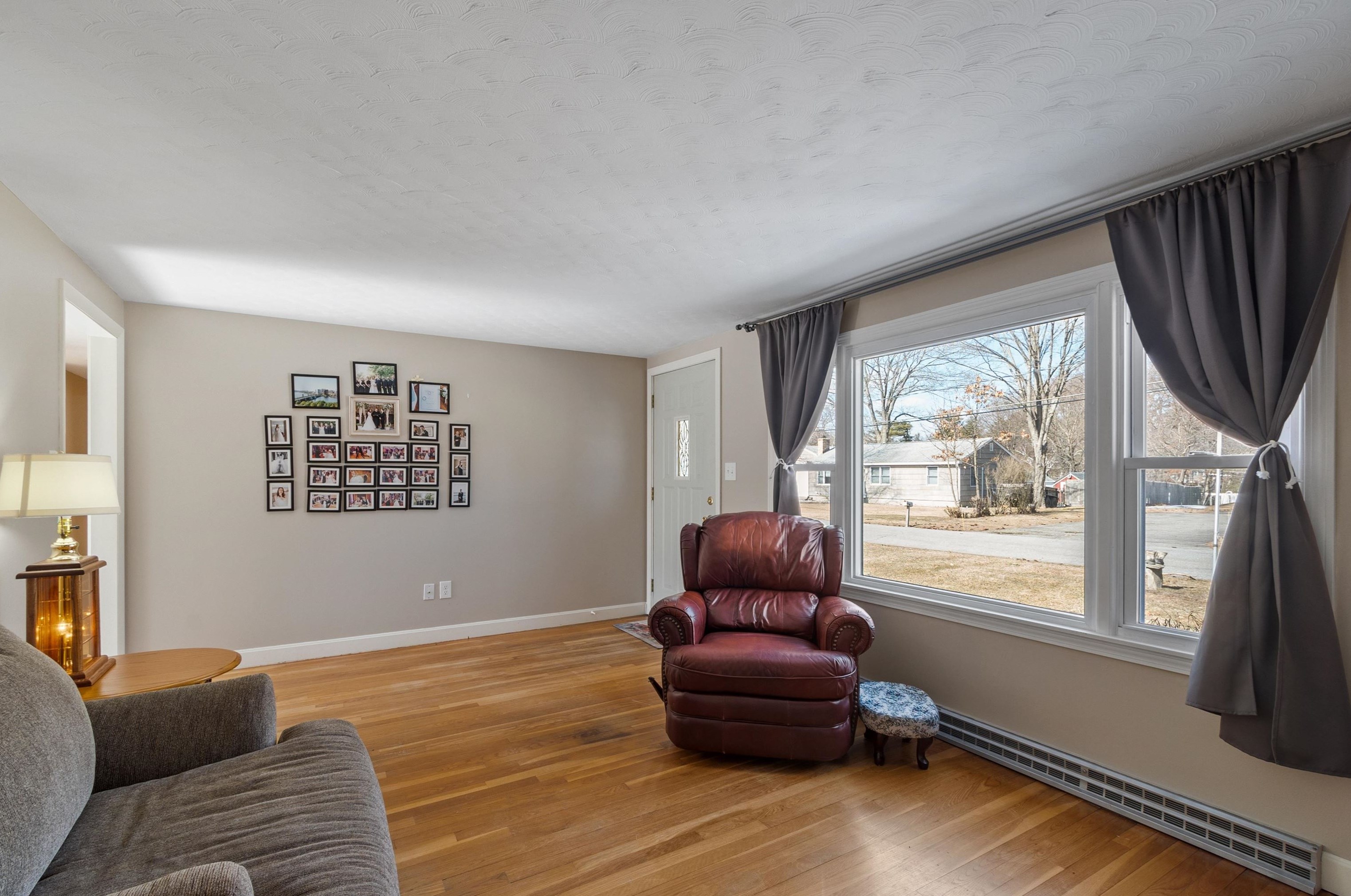 9 Olive Ave, Salem NH  03079-2329 exterior